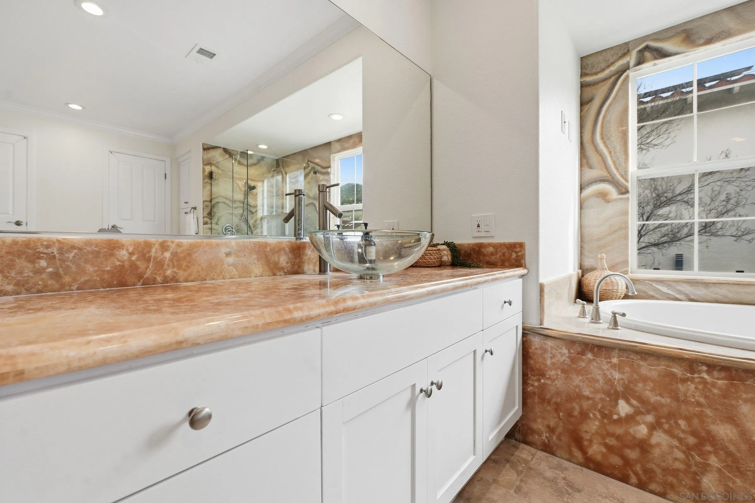 https://cdn.realtyfeed.com/cdn/127/2600122/55ff9e826ca2661b4f00804753b942c1.webp