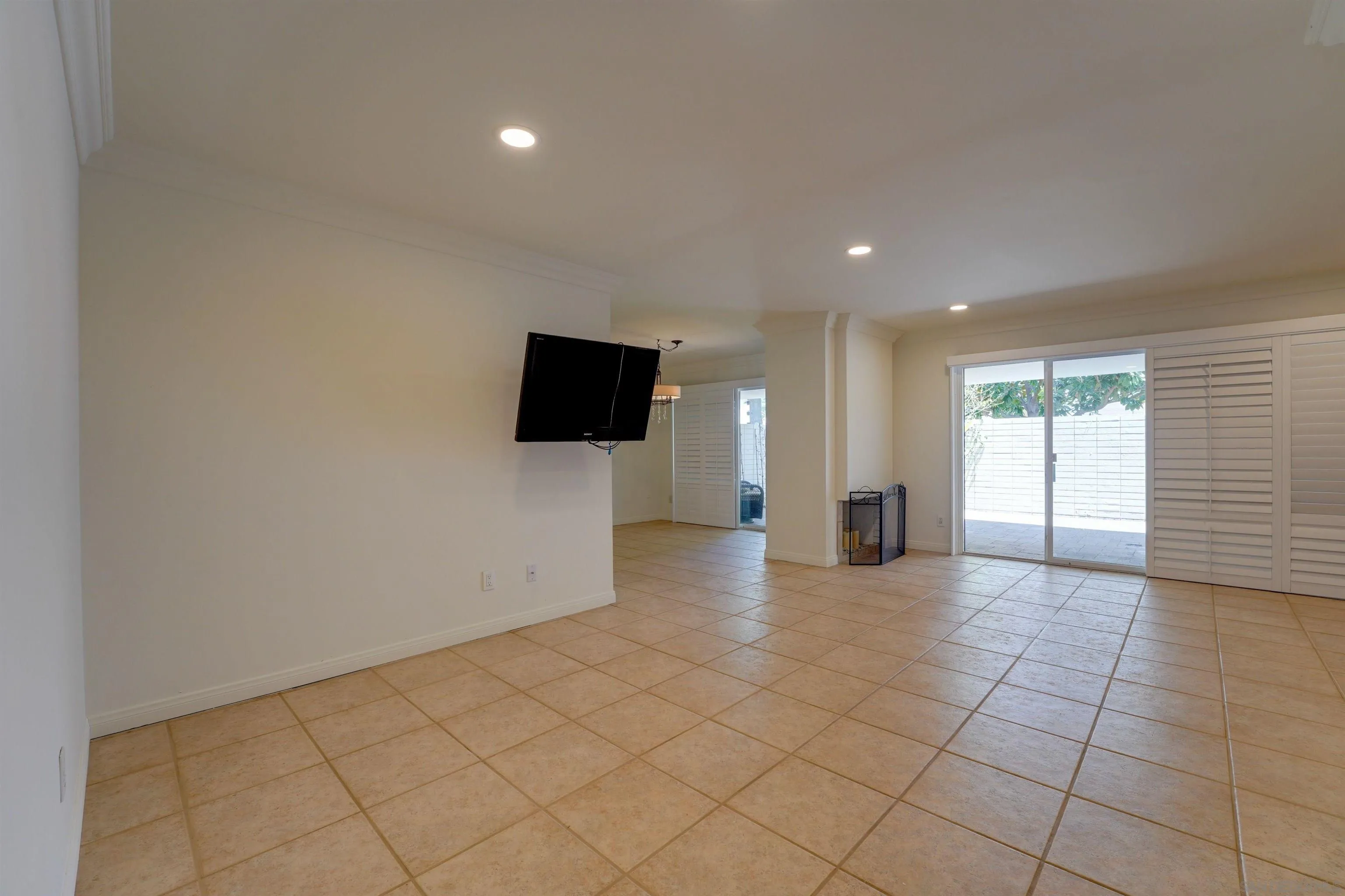 https://cdn.realtyfeed.com/cdn/127/260012202/25d5136c0400ae8266a19ed71d1bc794.webp