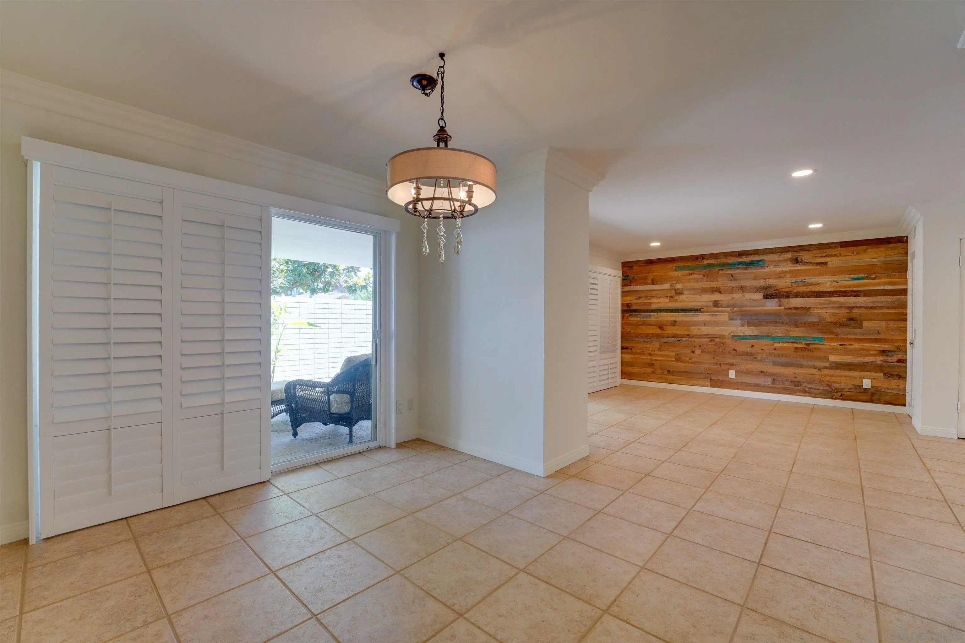 https://cdn.realtyfeed.com/cdn/127/260012202/766294f376329ea1aa2d1a1550cc94e3.webp