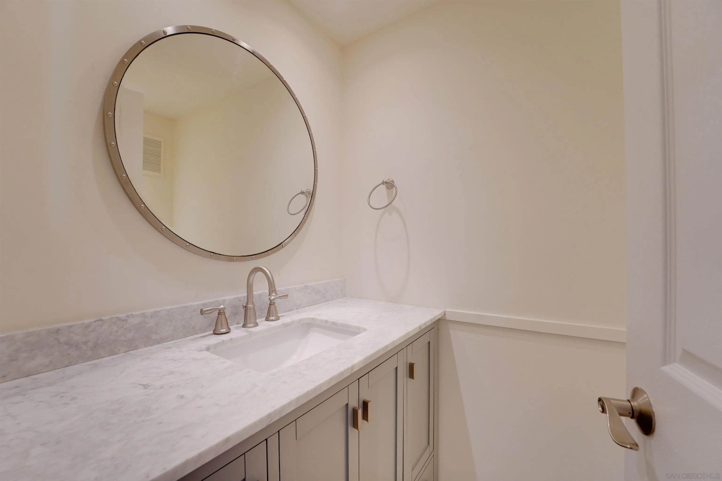 https://cdn.realtyfeed.com/cdn/127/260012202/961160d17e8b03ed4d96a6f8796c92ec.webp