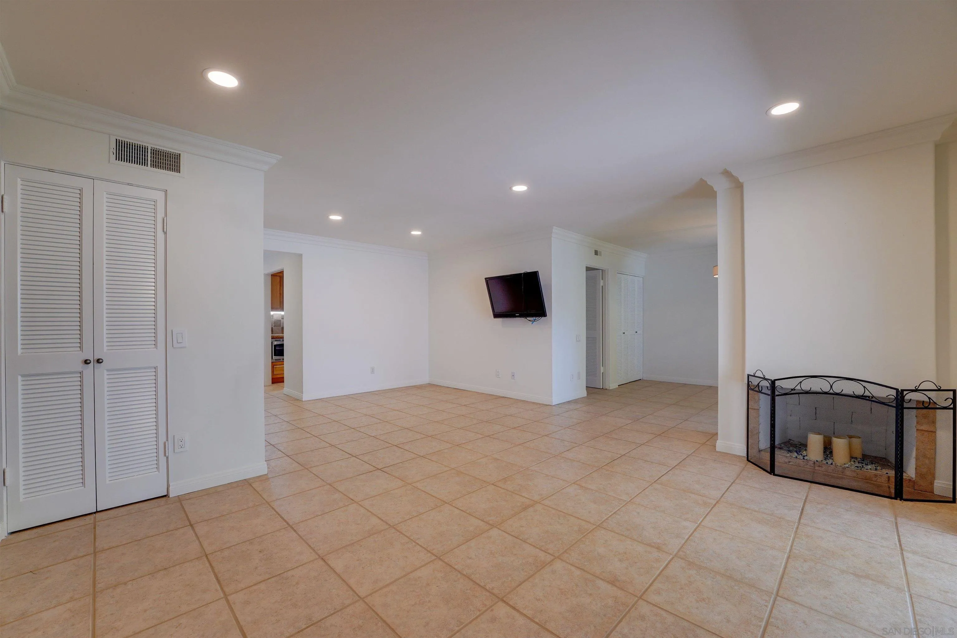 https://cdn.realtyfeed.com/cdn/127/260012202/9f381028bc8f2e8b93557a4570037d8e.webp