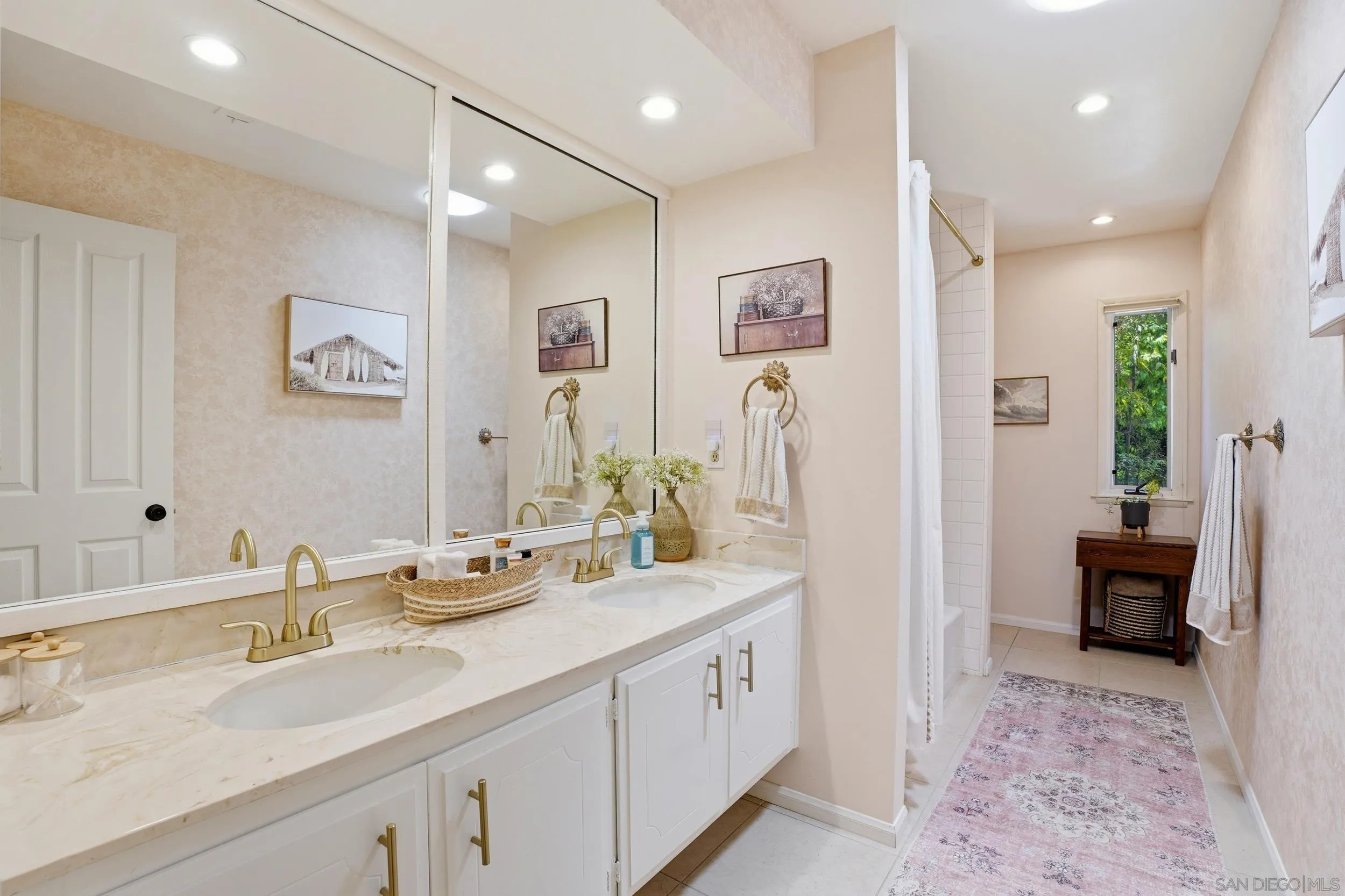 https://cdn.realtyfeed.com/cdn/127/260012205/320af837cc27f0662009fec309d04c65.webp