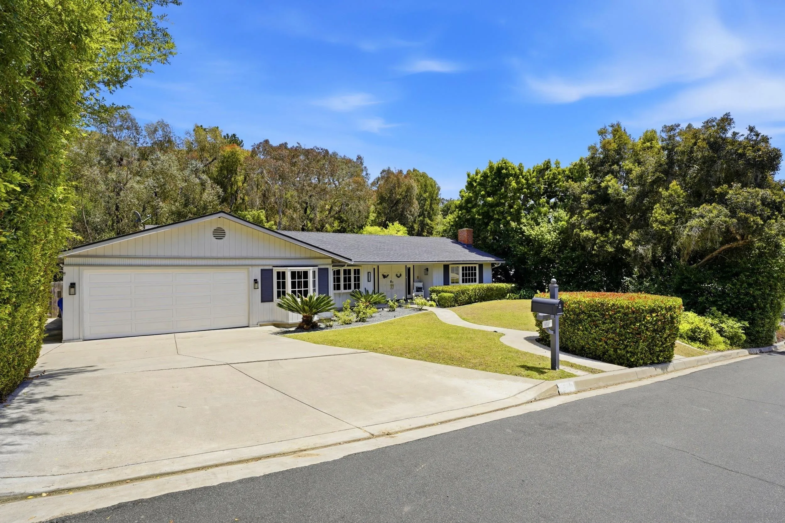 https://cdn.realtyfeed.com/cdn/127/260012205/518ffbffb6a27762f52ef3b822bc229b.webp