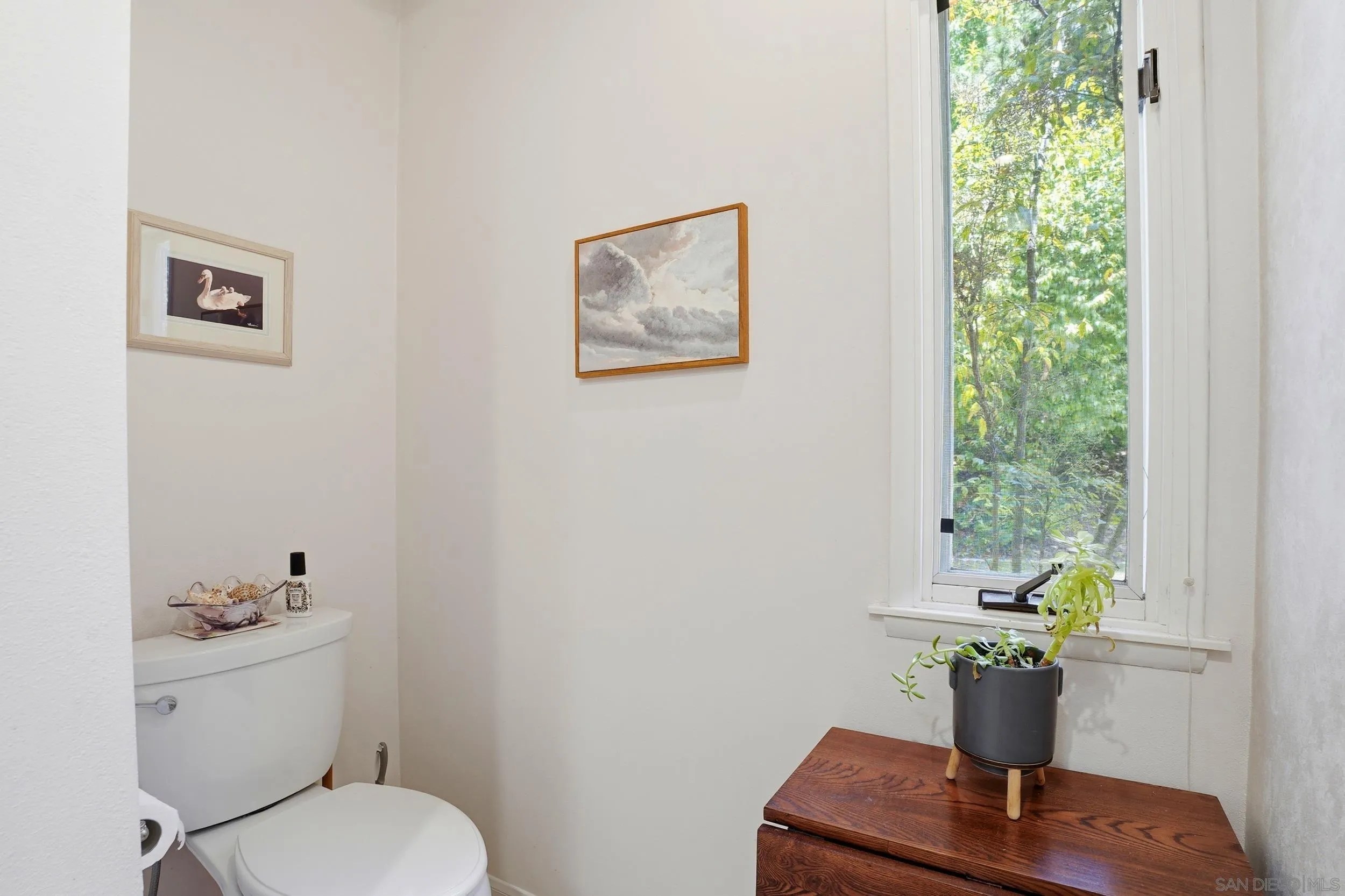 https://cdn.realtyfeed.com/cdn/127/260012205/8af01bedc33168ad3dcde7d7856d8a53.webp