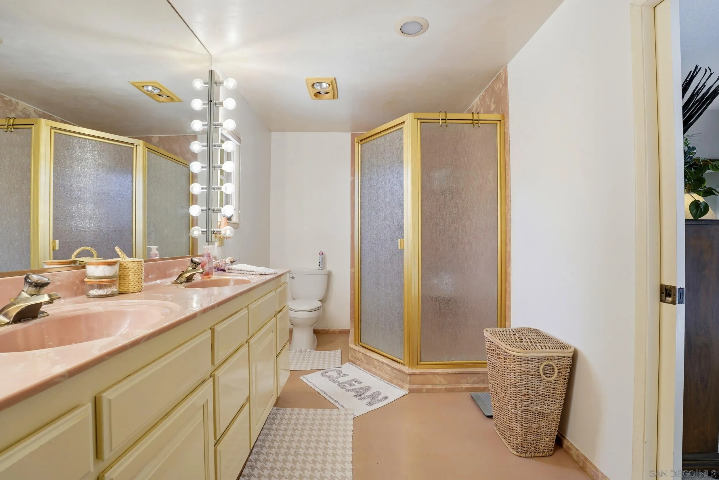 https://cdn.realtyfeed.com/cdn/127/260012205/b0a3e739ad34a88d795a41771e405580.webp