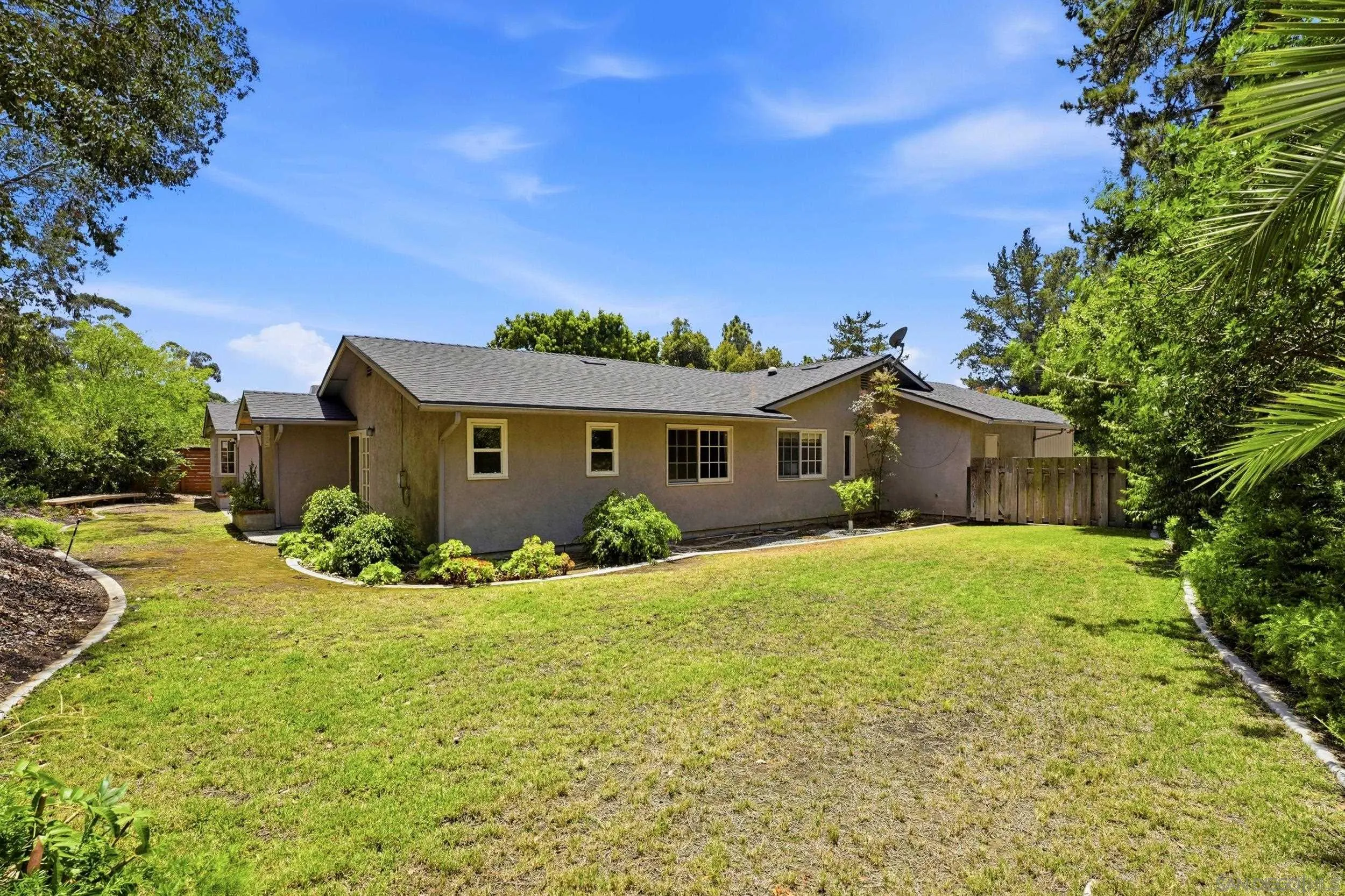https://cdn.realtyfeed.com/cdn/127/260012205/fbf003715ee1564912d46f8de4ebd4cd.webp