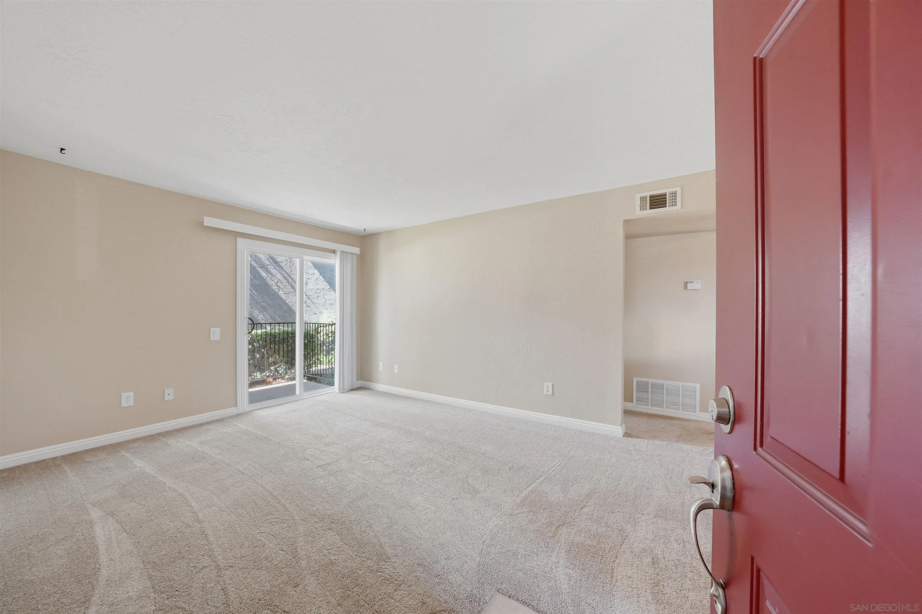 Photo #4: 260012206 Listing: Photo #4
