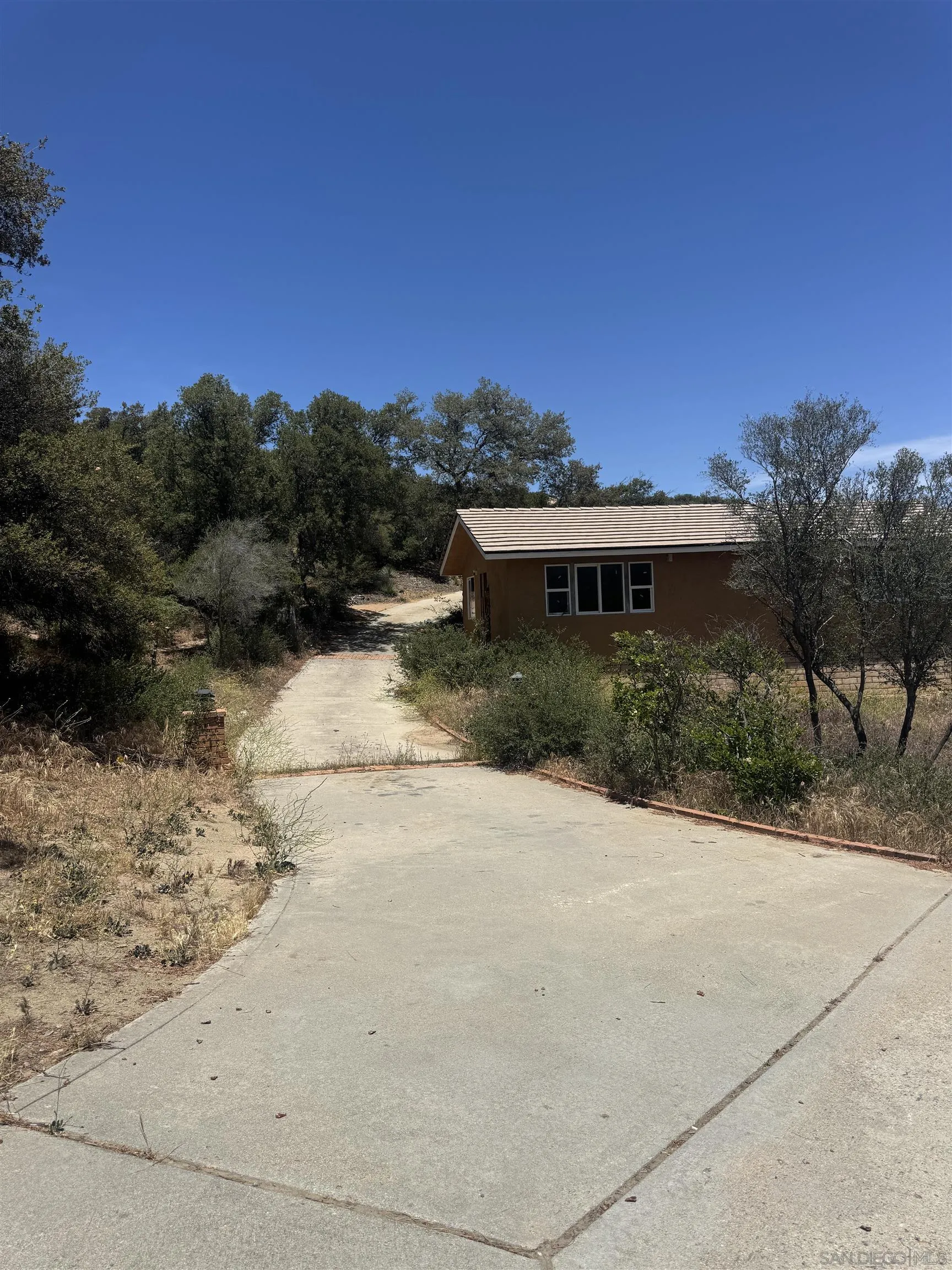 https://cdn.realtyfeed.com/cdn/127/260012212/0c439deedf60cb8cc4a6e497563ce6c1.webp