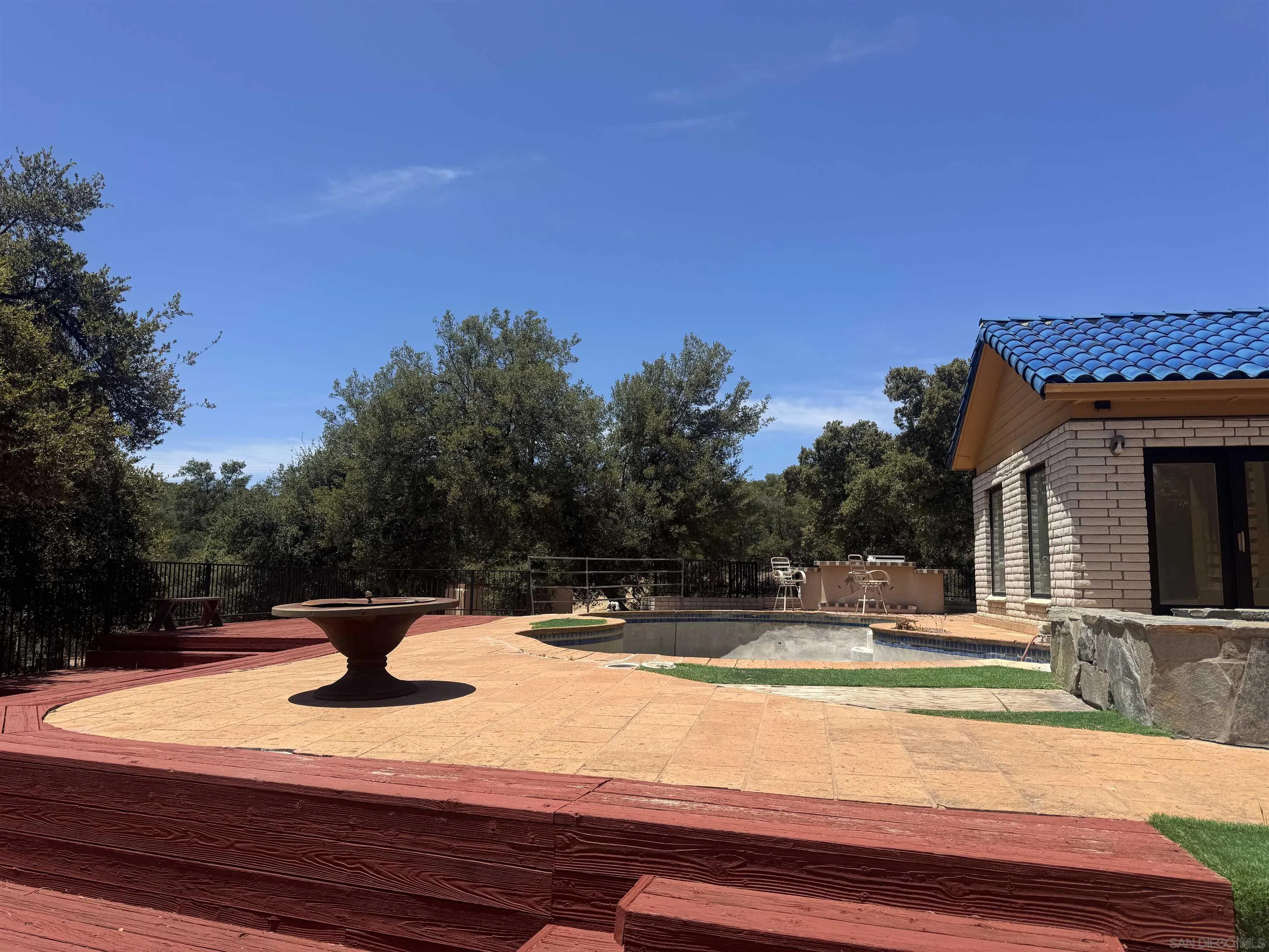 https://cdn.realtyfeed.com/cdn/127/260012212/1652c315c1146b50ee22d1522ae7c3c2.webp