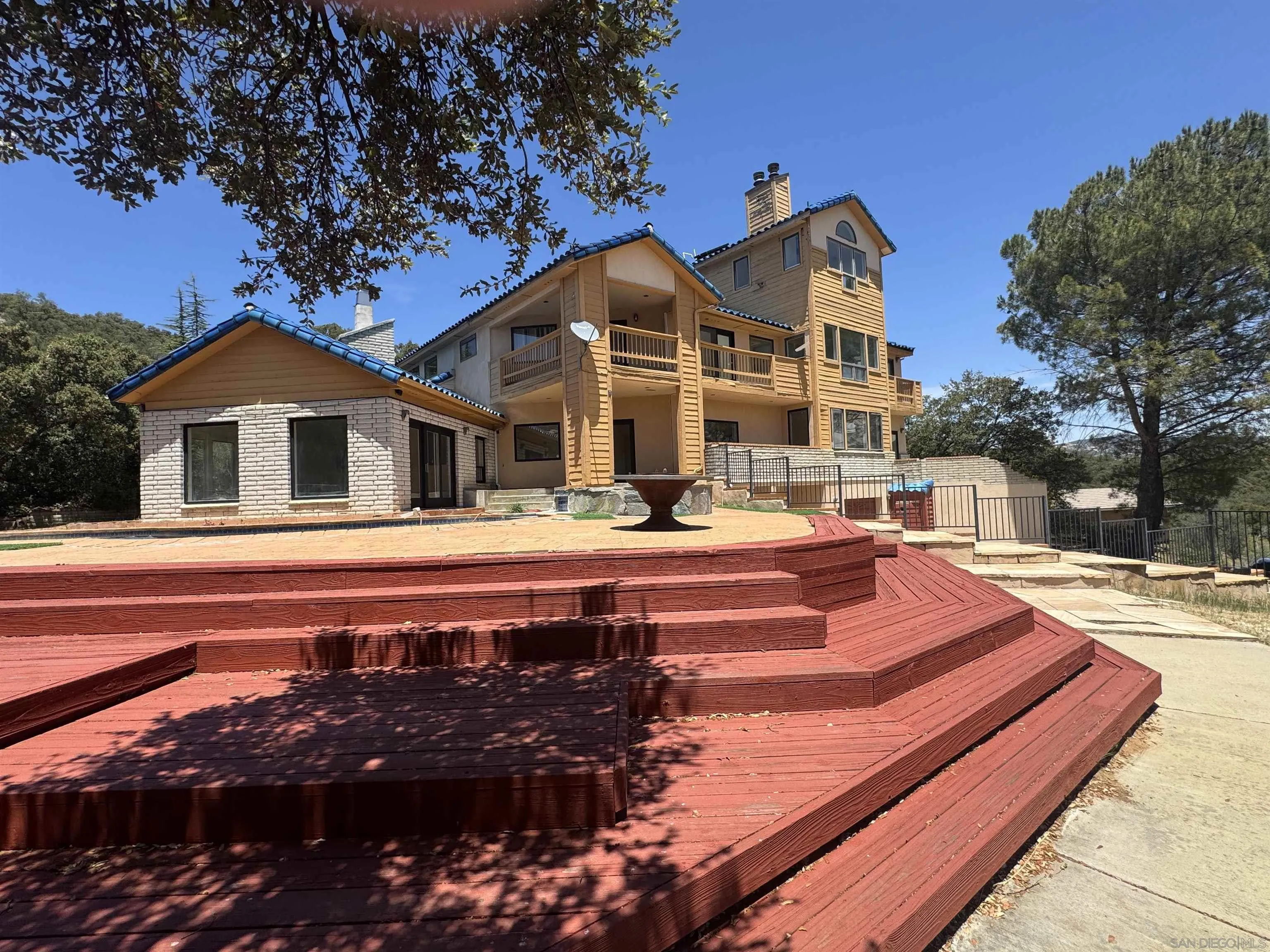 https://cdn.realtyfeed.com/cdn/127/260012212/3ed0197f1ce7f6b98070b12a57e80112.webp