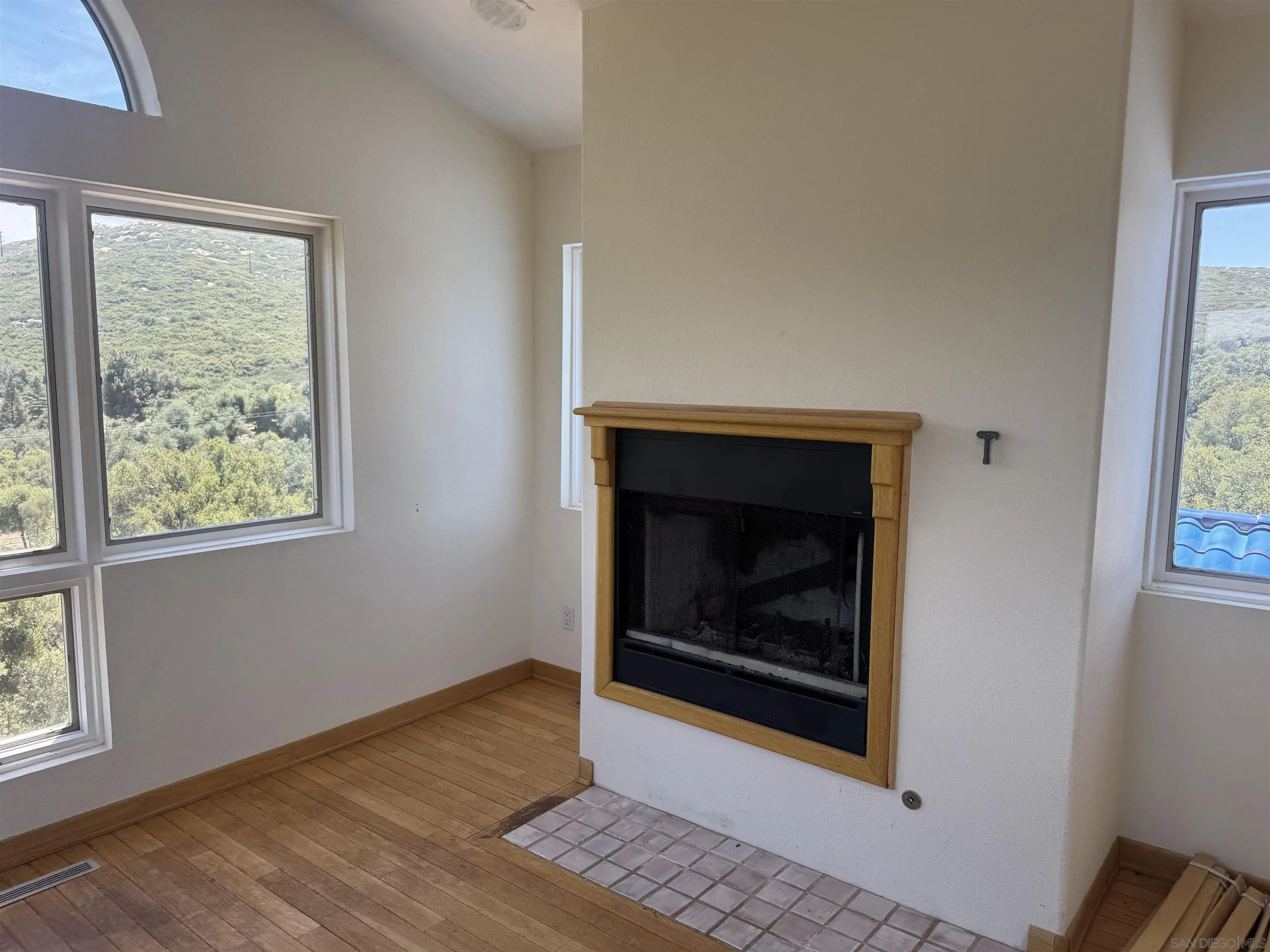 https://cdn.realtyfeed.com/cdn/127/260012212/4ba63c7fb4ccec12658cf3a777497040.webp