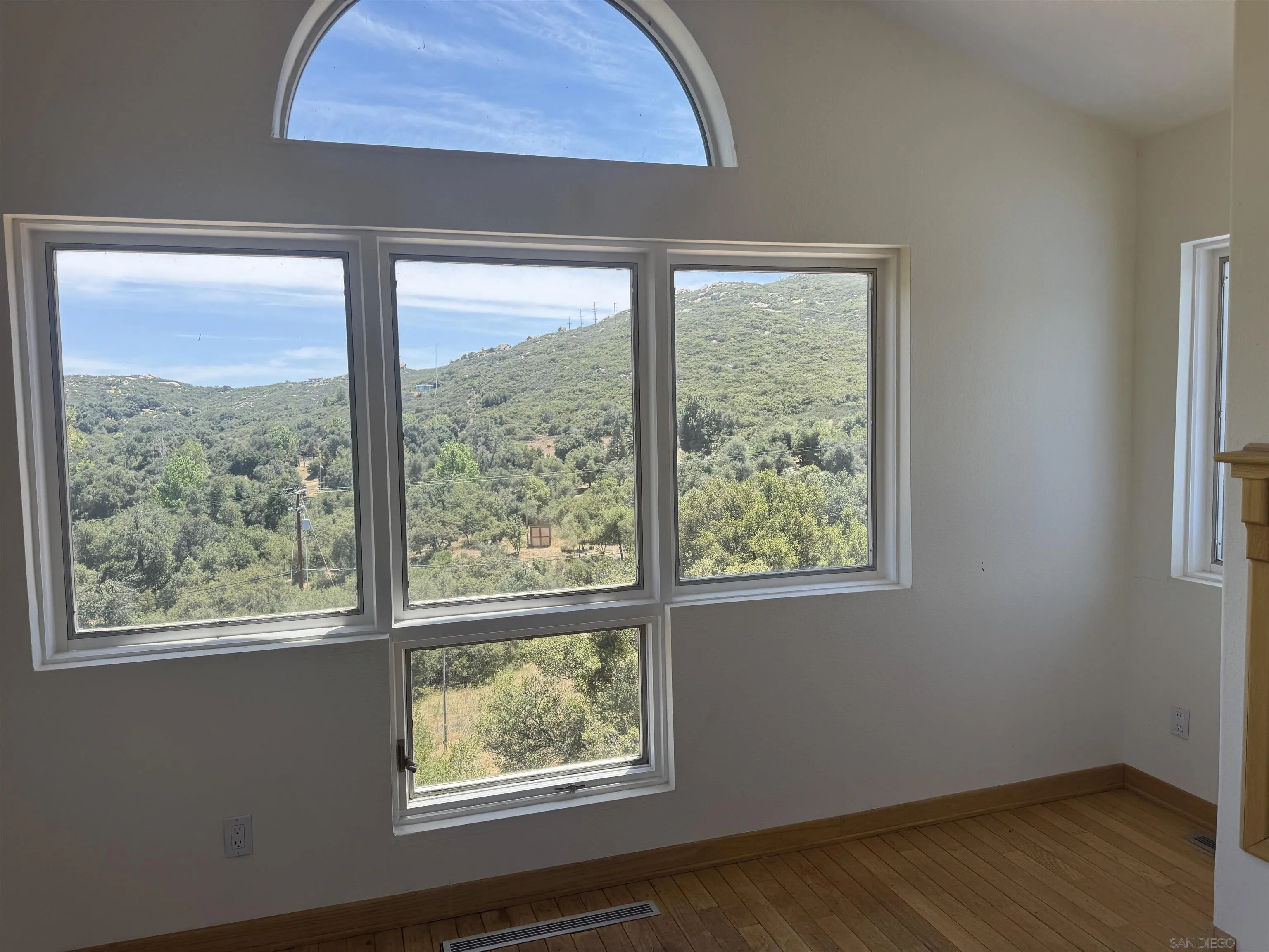 https://cdn.realtyfeed.com/cdn/127/260012212/591b9df117a8db8e7912849f1017c83f.webp