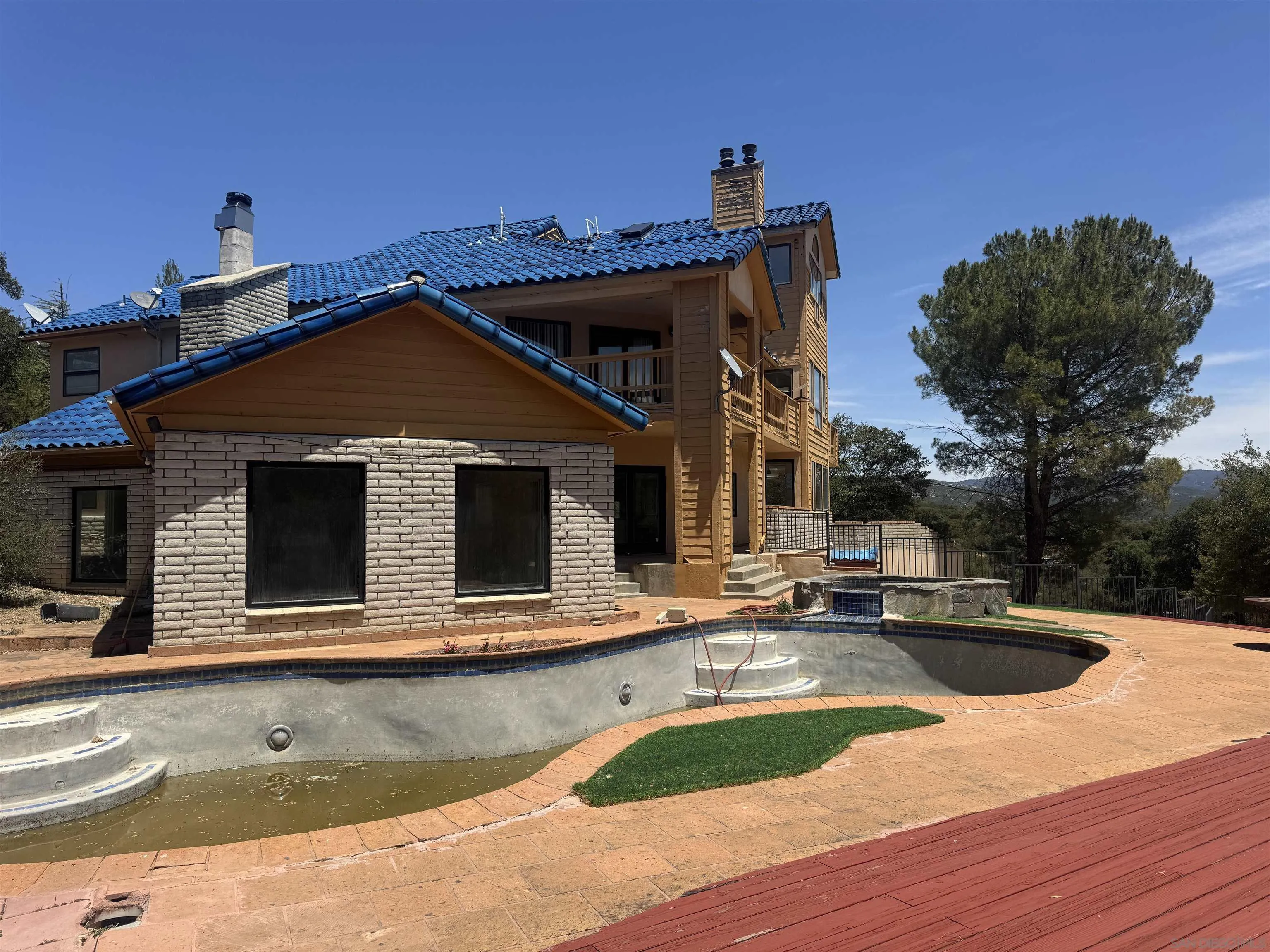 https://cdn.realtyfeed.com/cdn/127/260012212/659f1a9c51d813cc21b9b7c866337aab.webp
