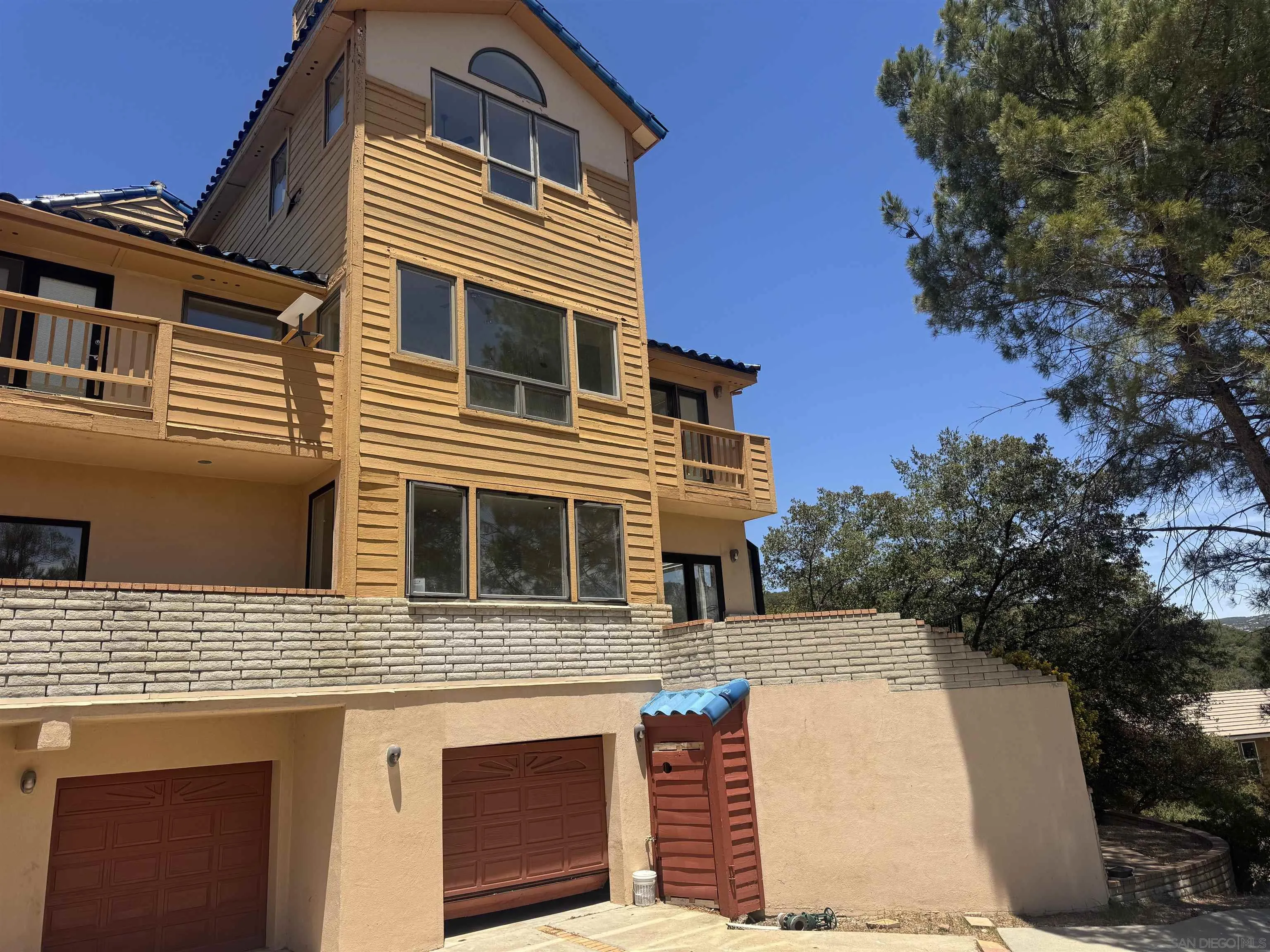 https://cdn.realtyfeed.com/cdn/127/260012212/78d158bc36d8fec7e60708dd88e602cc.webp