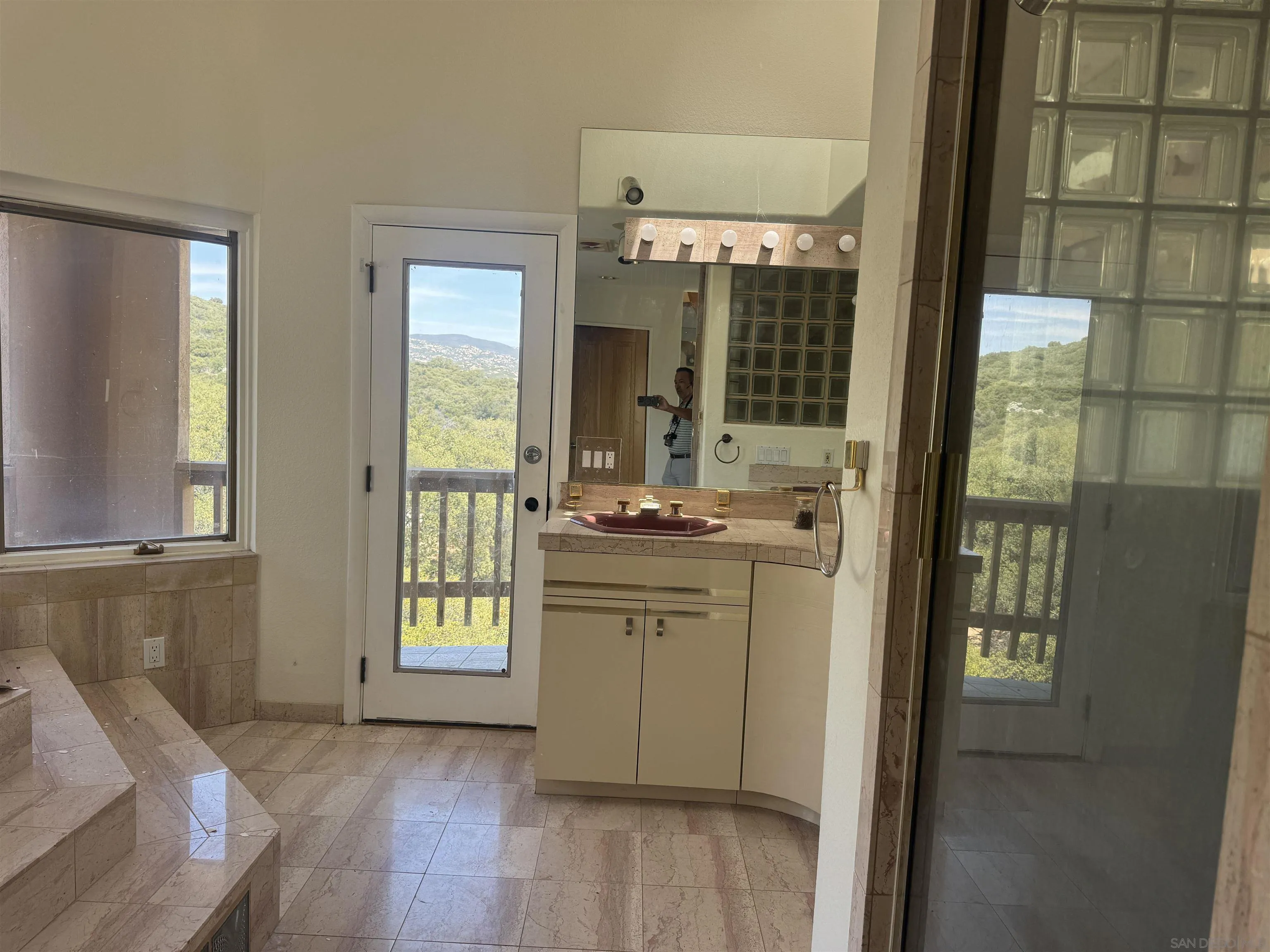 https://cdn.realtyfeed.com/cdn/127/260012212/817b5a30c7f31a35474739fde8977442.webp