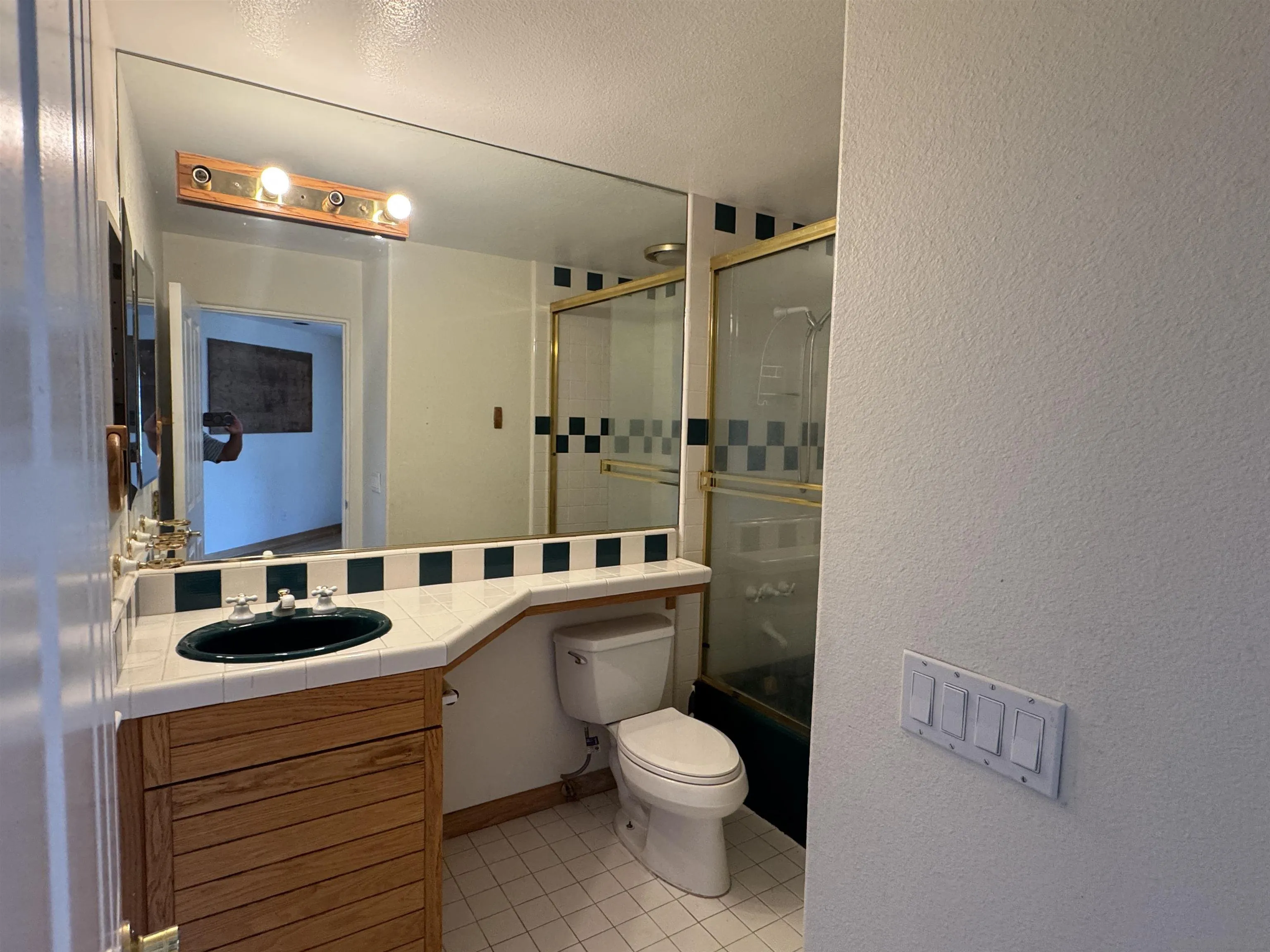 https://cdn.realtyfeed.com/cdn/127/260012212/abac0e28a3887761283d5dfccf068630.webp