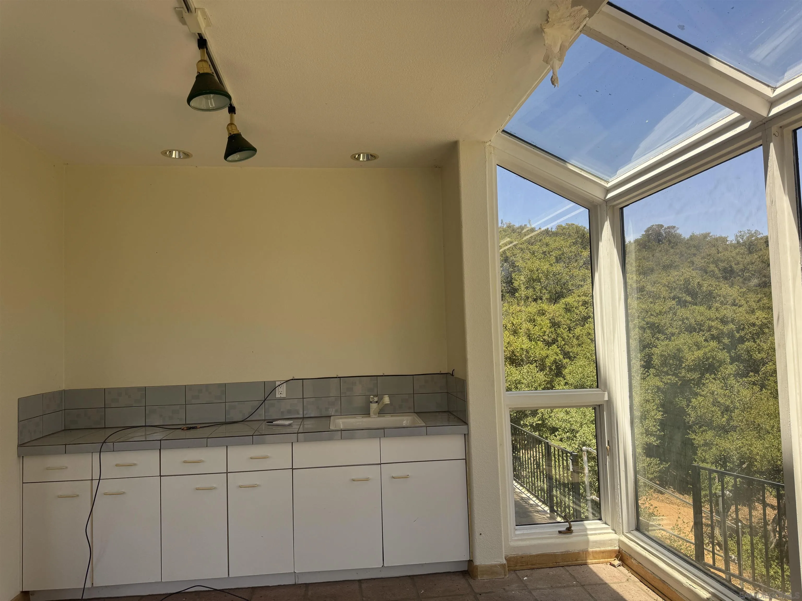 https://cdn.realtyfeed.com/cdn/127/260012212/af7a81b0ba130b0152cd62fed270c918.webp