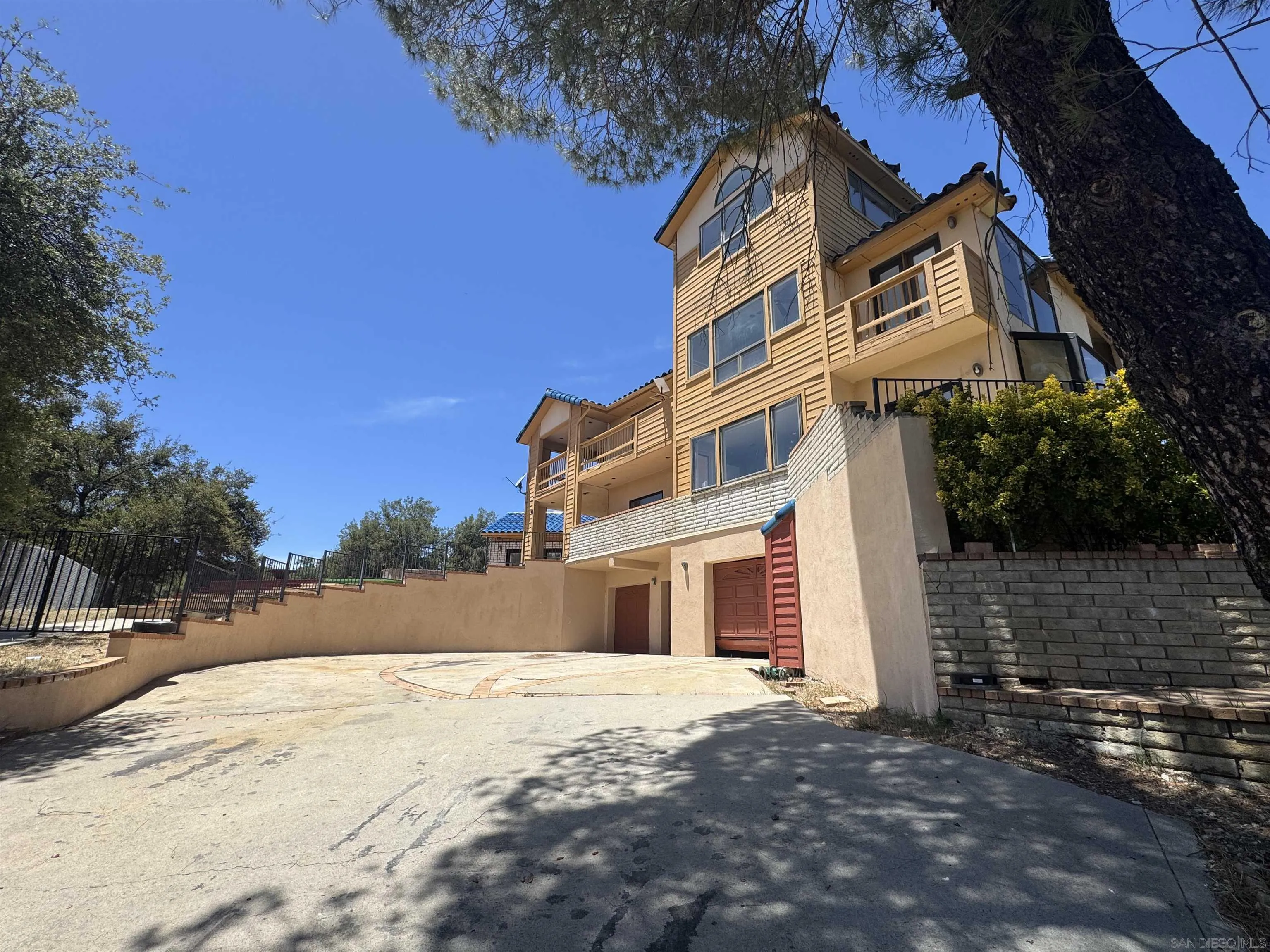 https://cdn.realtyfeed.com/cdn/127/260012212/baccd045d7f4cabd8046d4094912e1bc.webp