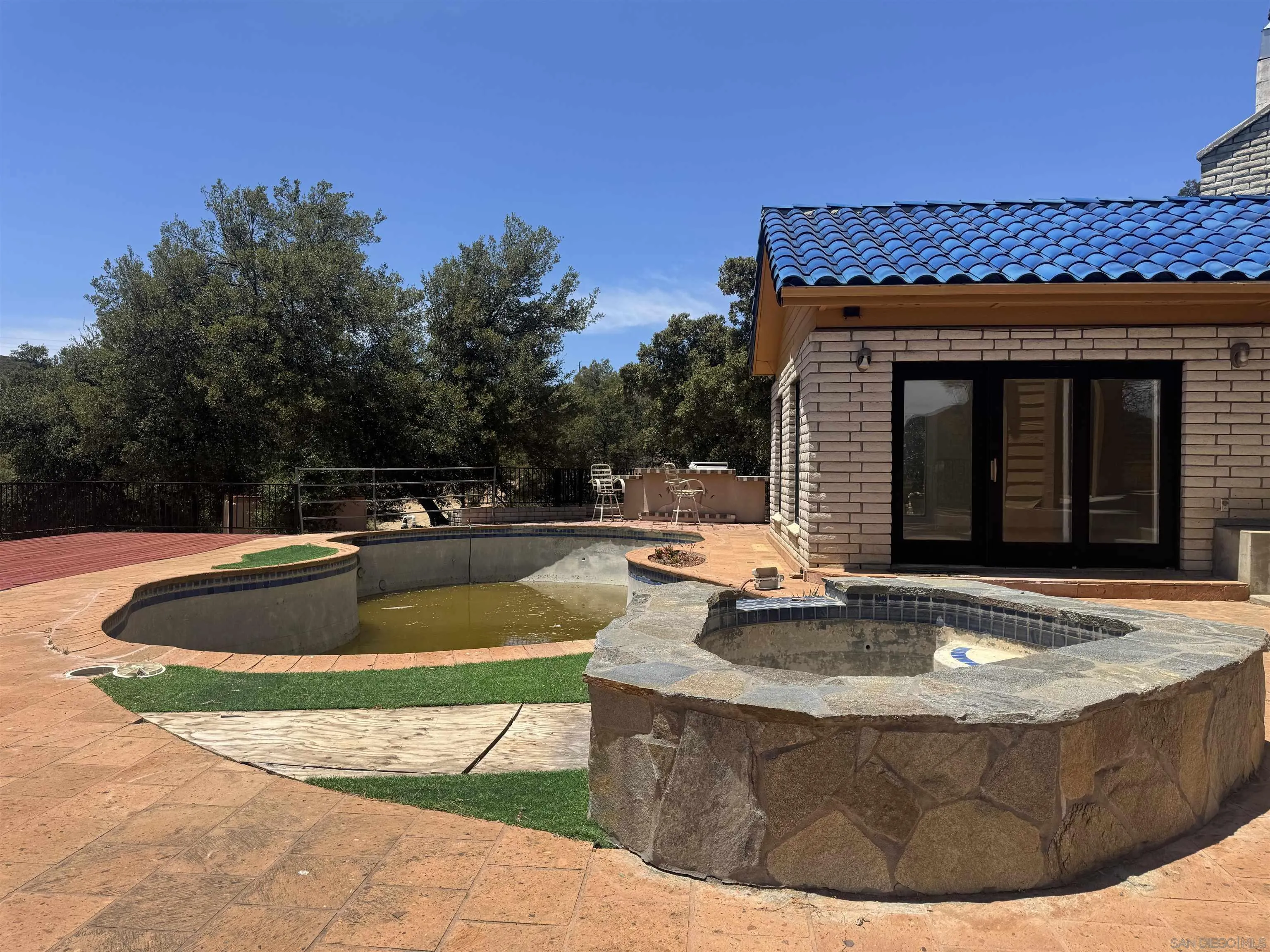 https://cdn.realtyfeed.com/cdn/127/260012212/bdda3544680764350bcf5f154d4b639f.webp