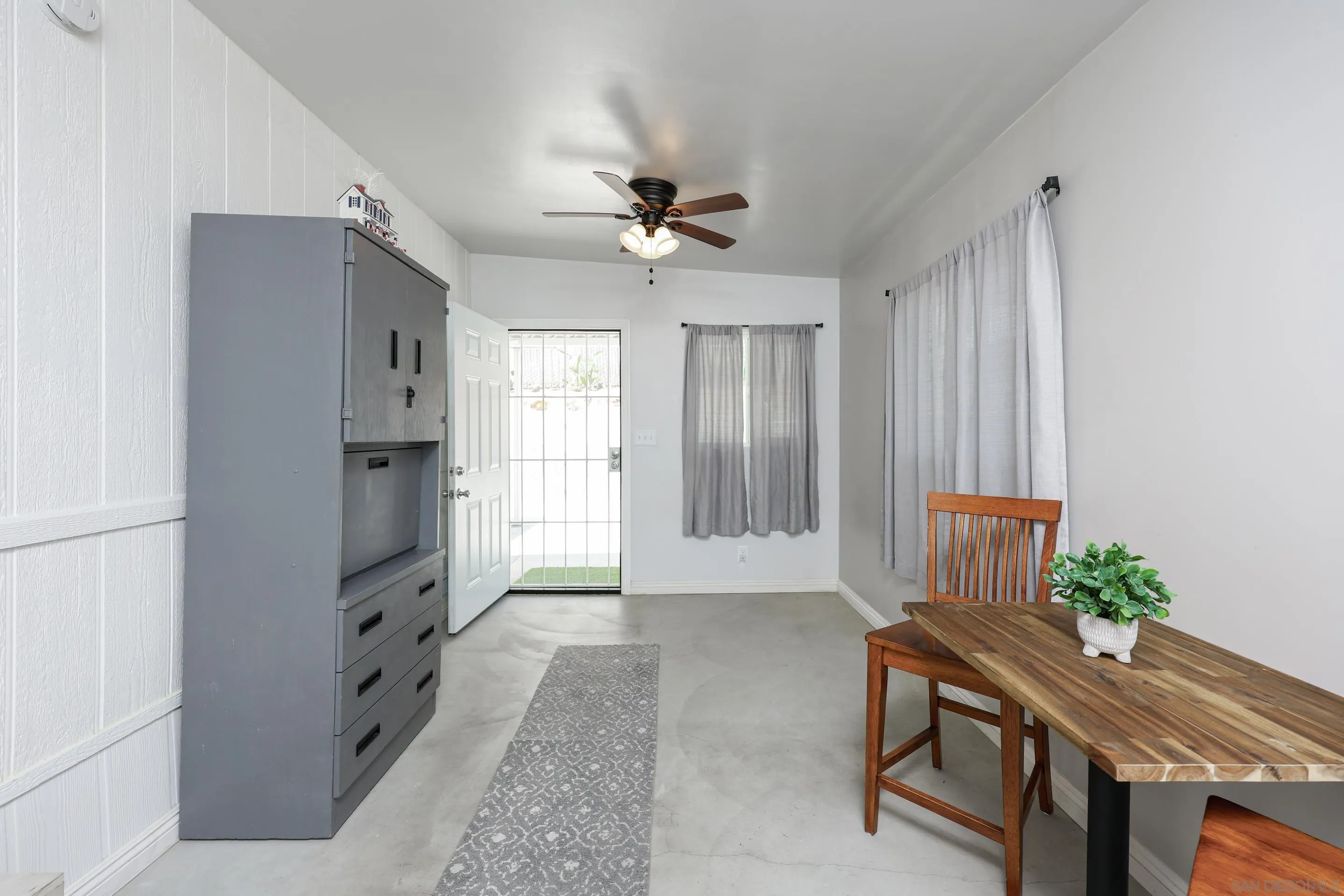 https://cdn.realtyfeed.com/cdn/127/260012213/1f2238cba68704237706ddeb162adef4.webp