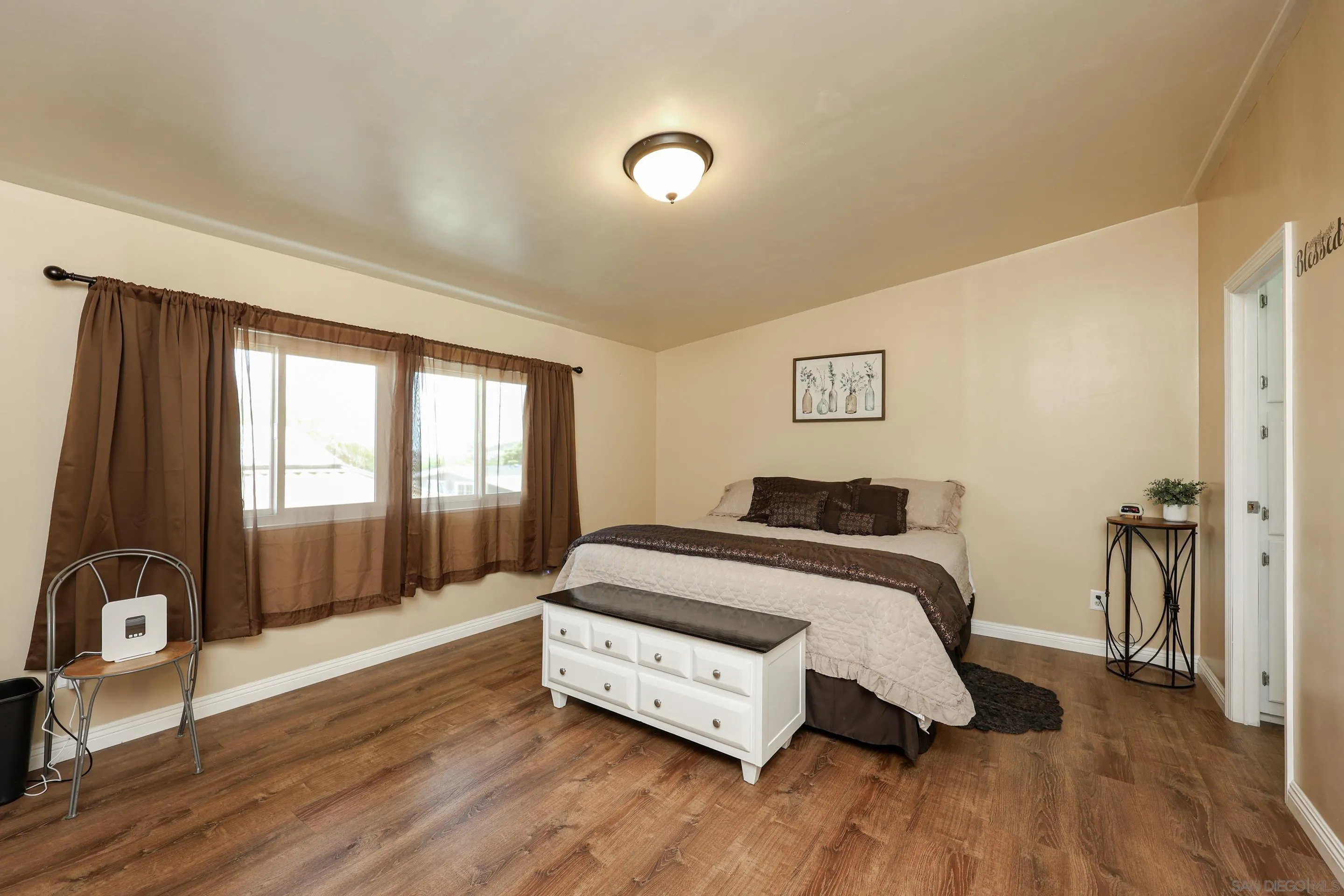 https://cdn.realtyfeed.com/cdn/127/260012213/246657ef1f9e576edbc4a73642e54564.webp