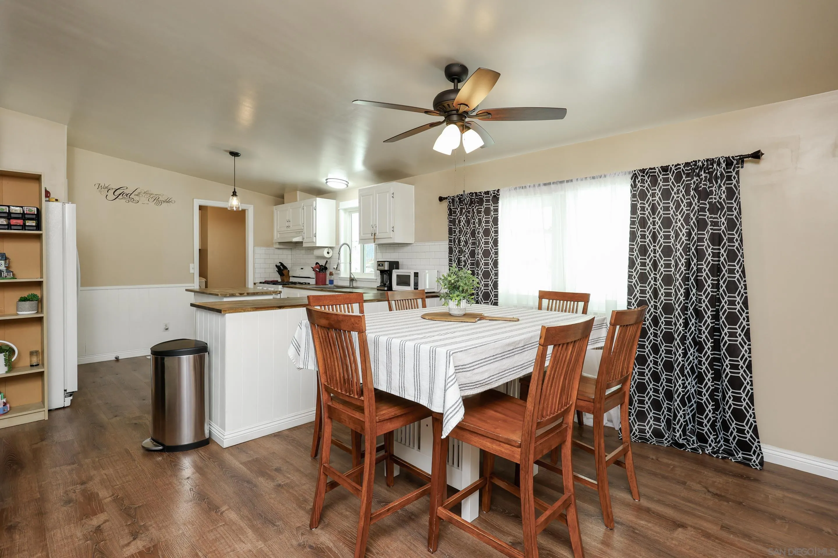 https://cdn.realtyfeed.com/cdn/127/260012213/2ec17eff5d0de5ccad62d4fc4785cebe.webp