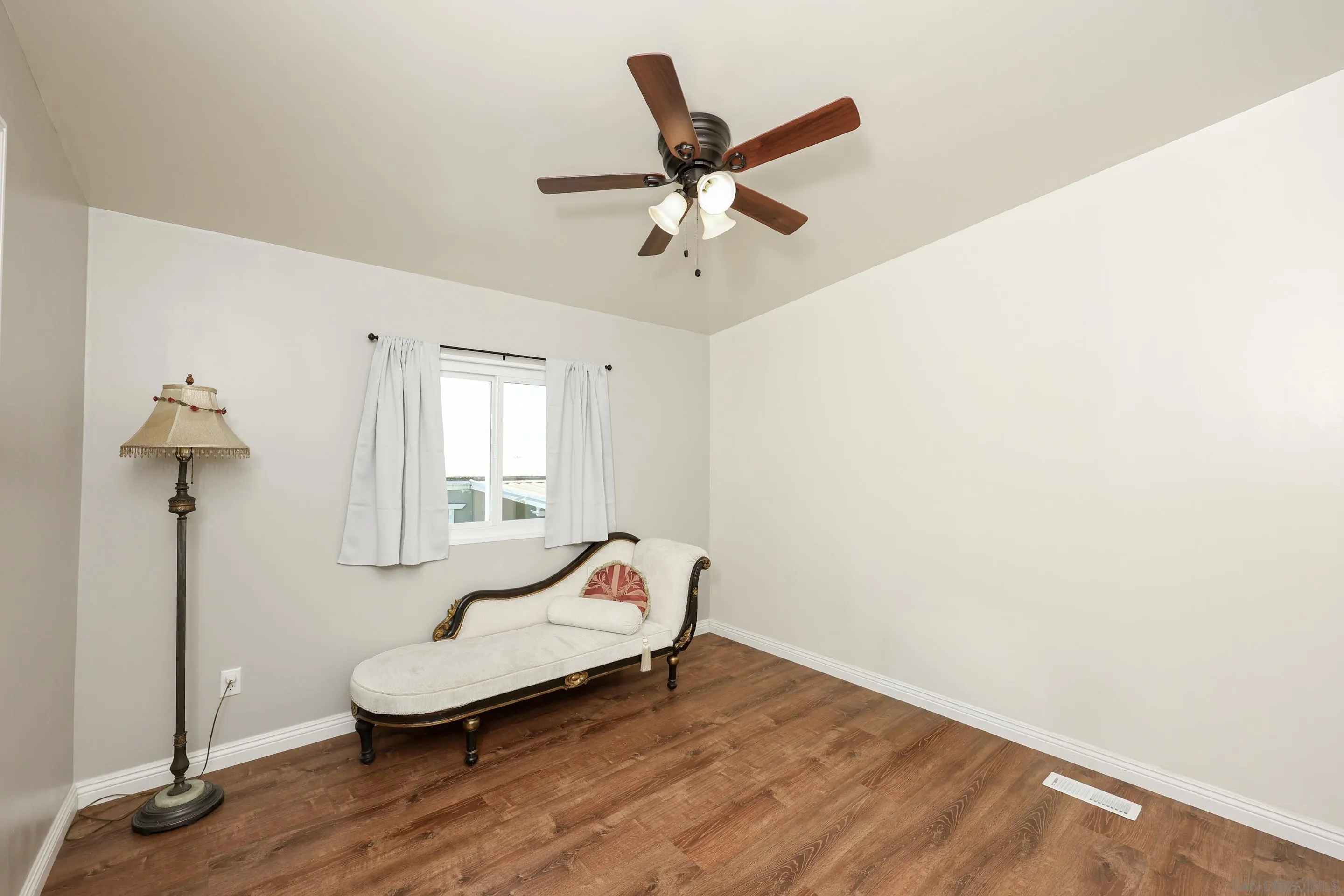 https://cdn.realtyfeed.com/cdn/127/260012213/40a9aec8b3647164da91319d8ca48f93.webp