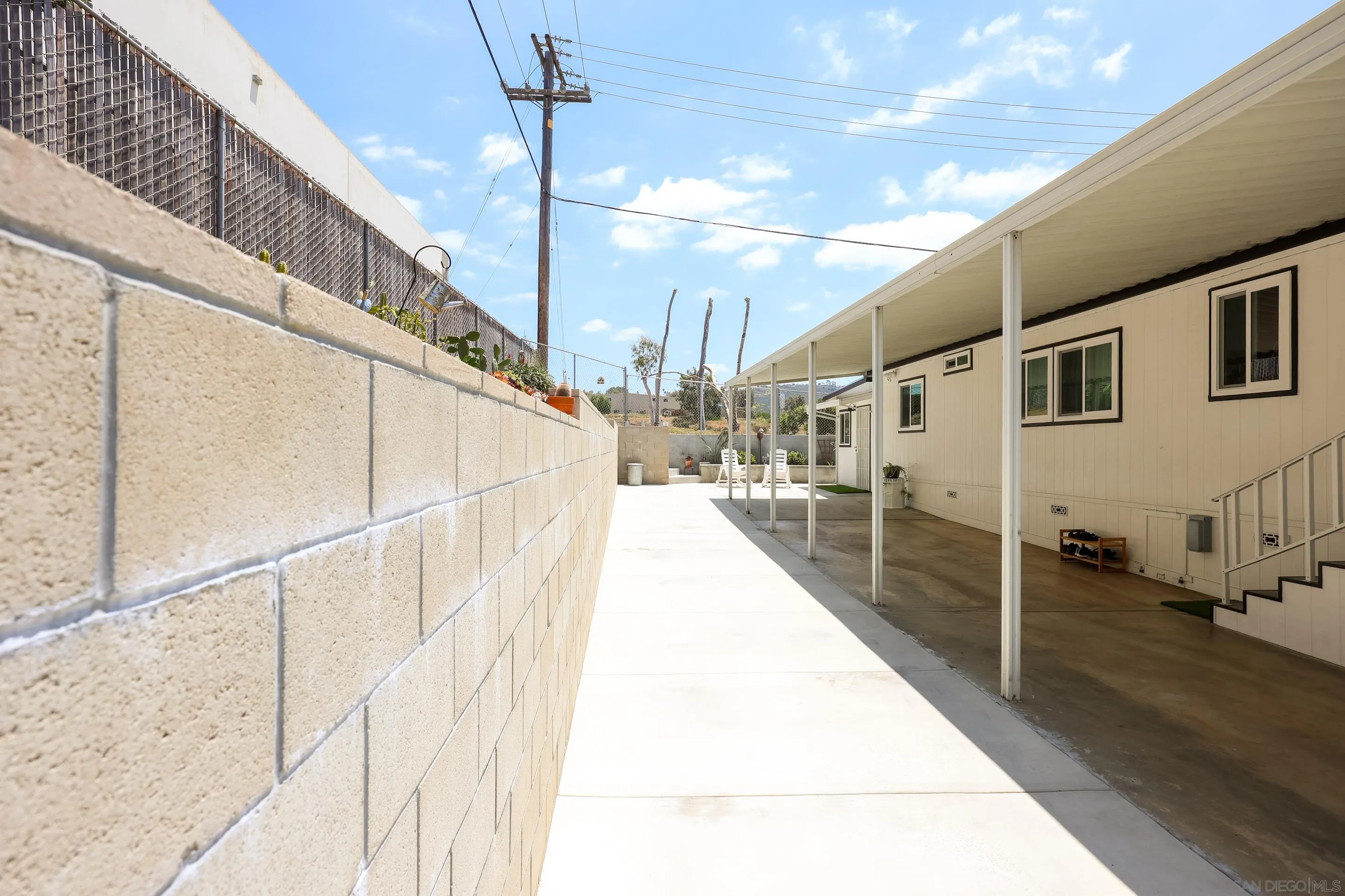 https://cdn.realtyfeed.com/cdn/127/260012213/846a9a8907b6a3125912f717a69a9c17.webp