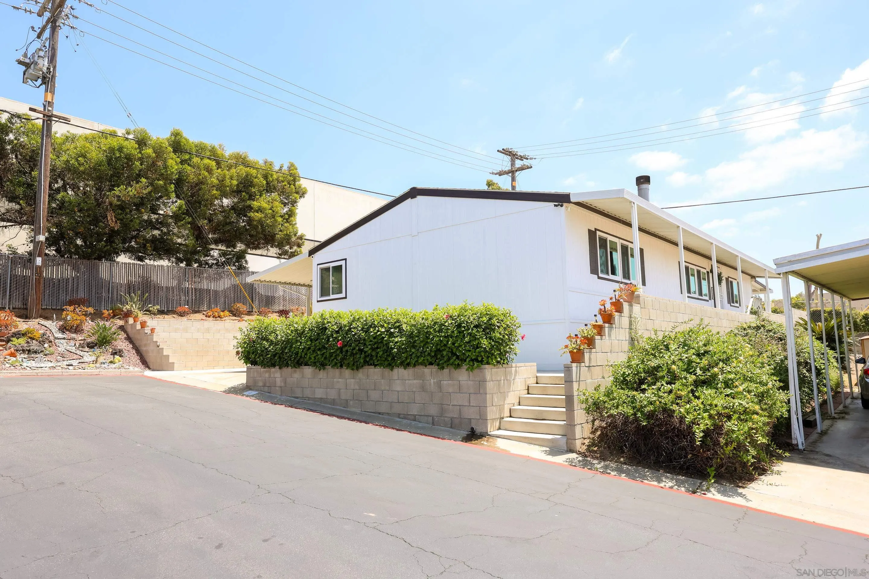 https://cdn.realtyfeed.com/cdn/127/260012213/8b15093b6f6fdd12095004561bd26592.webp