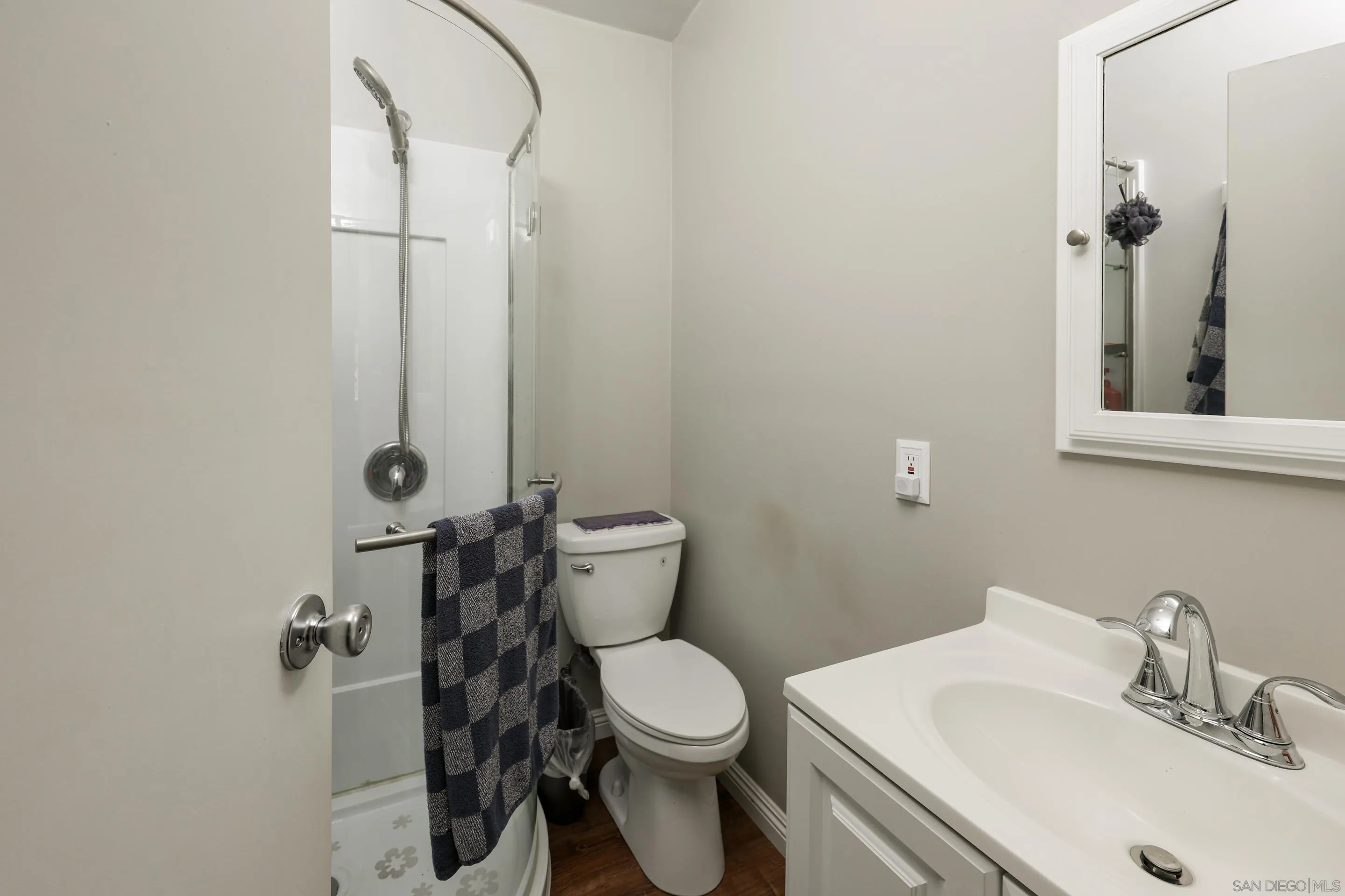 https://cdn.realtyfeed.com/cdn/127/260012213/a1e1fe01ef7d7cf1d5d0c18bb2be1e1c.webp