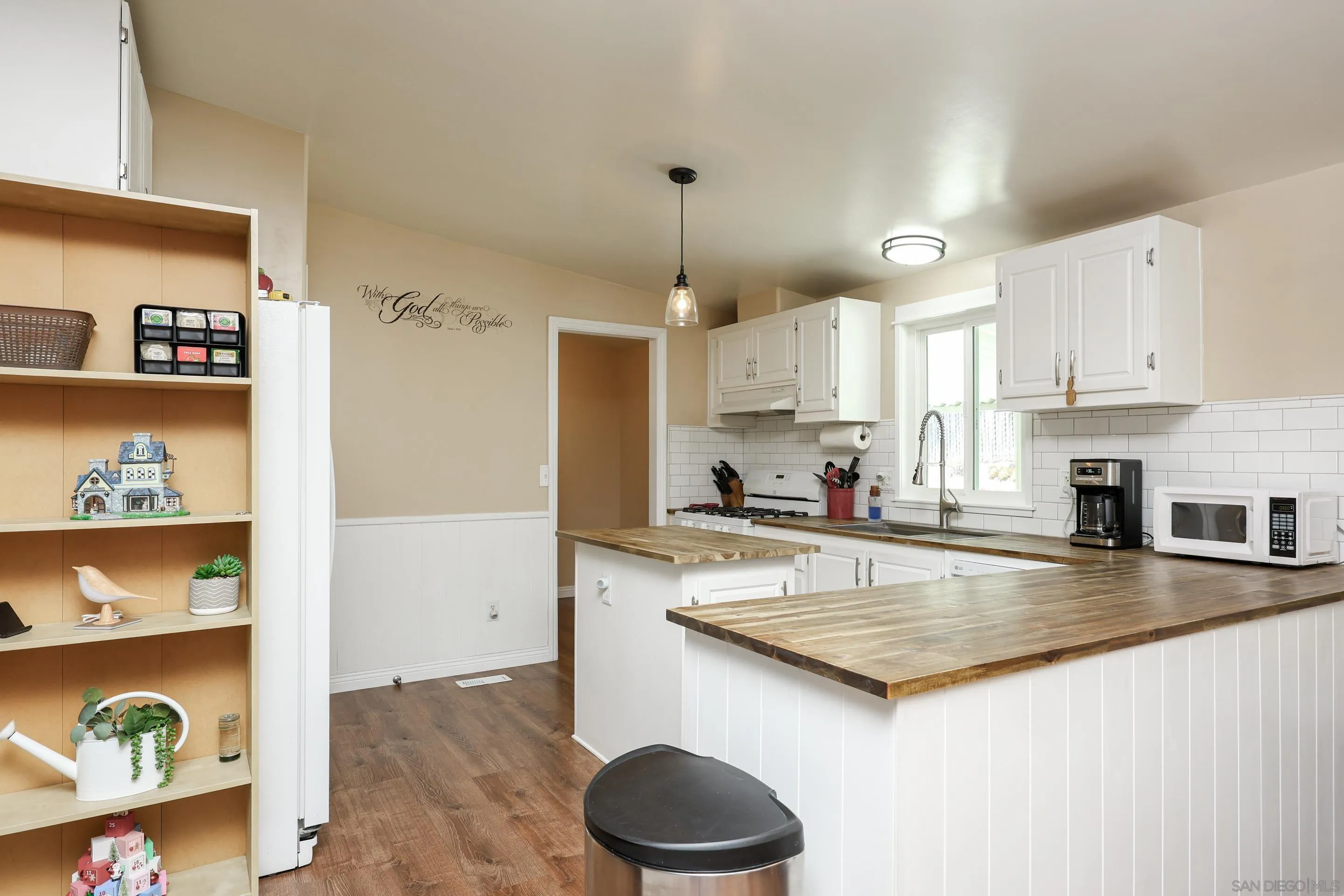 https://cdn.realtyfeed.com/cdn/127/260012213/a8fc2215565ba7cc2118e784959879d5.webp