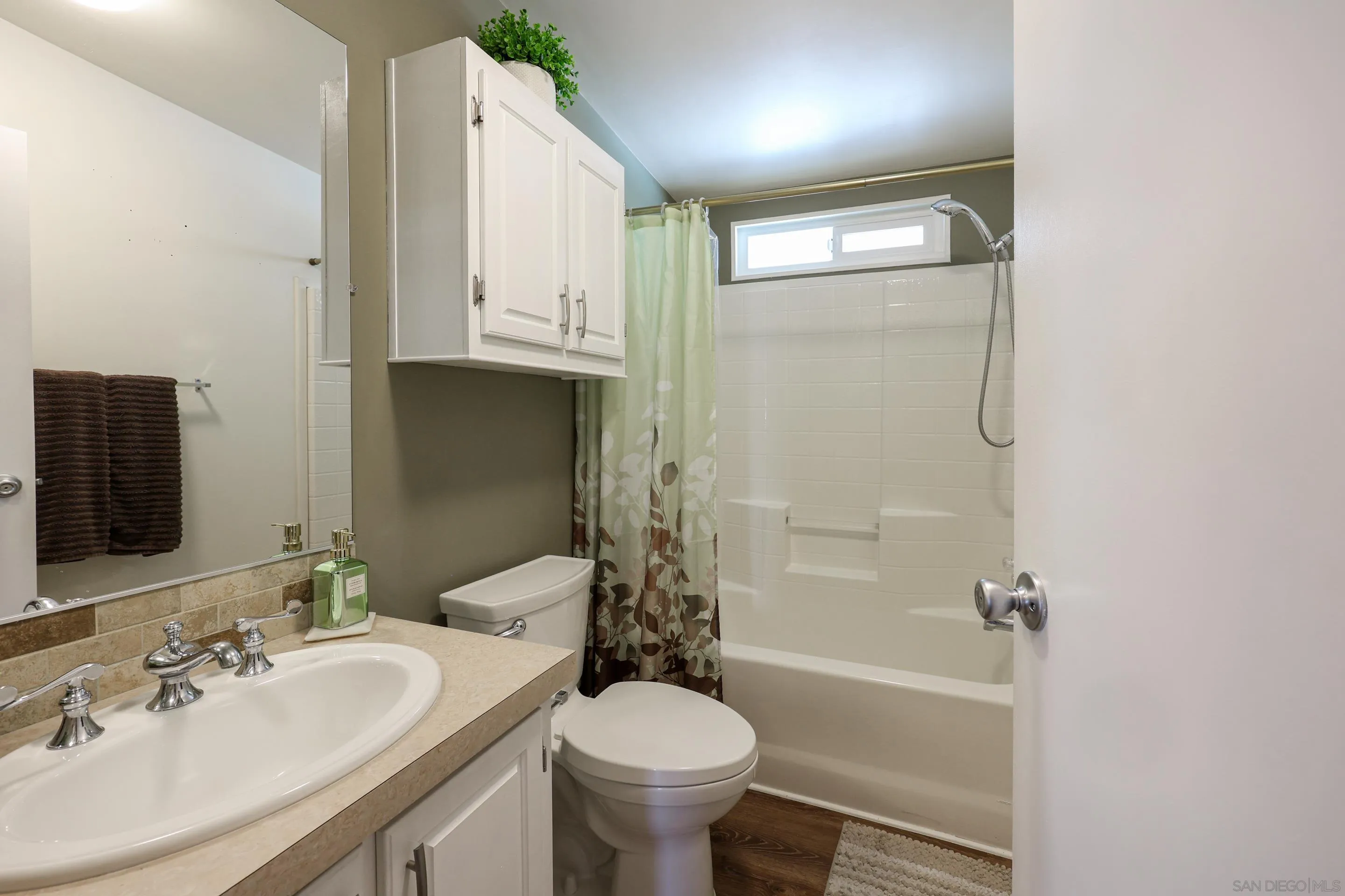 https://cdn.realtyfeed.com/cdn/127/260012213/cd9698998bb19911b241cdb5229d71de.webp