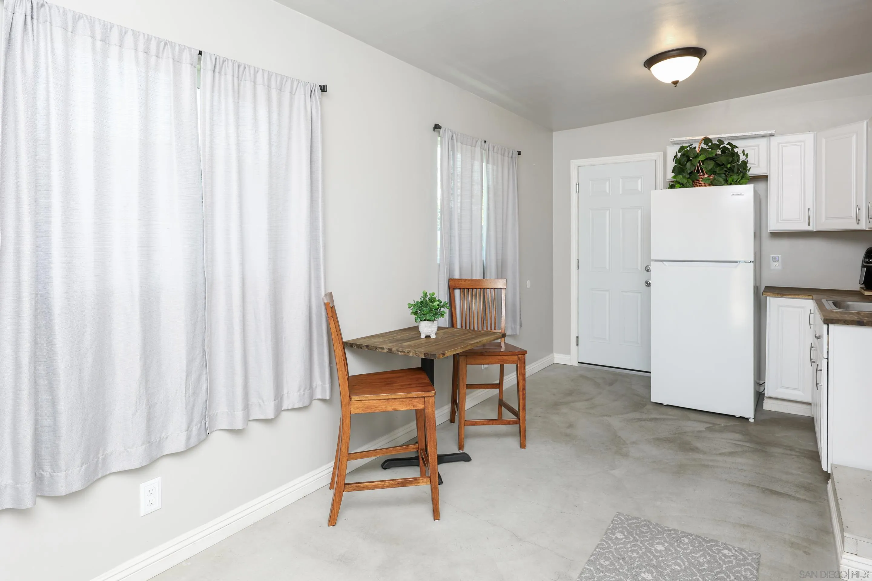 https://cdn.realtyfeed.com/cdn/127/260012213/d8da86ffb7675494f303535721cd6027.webp