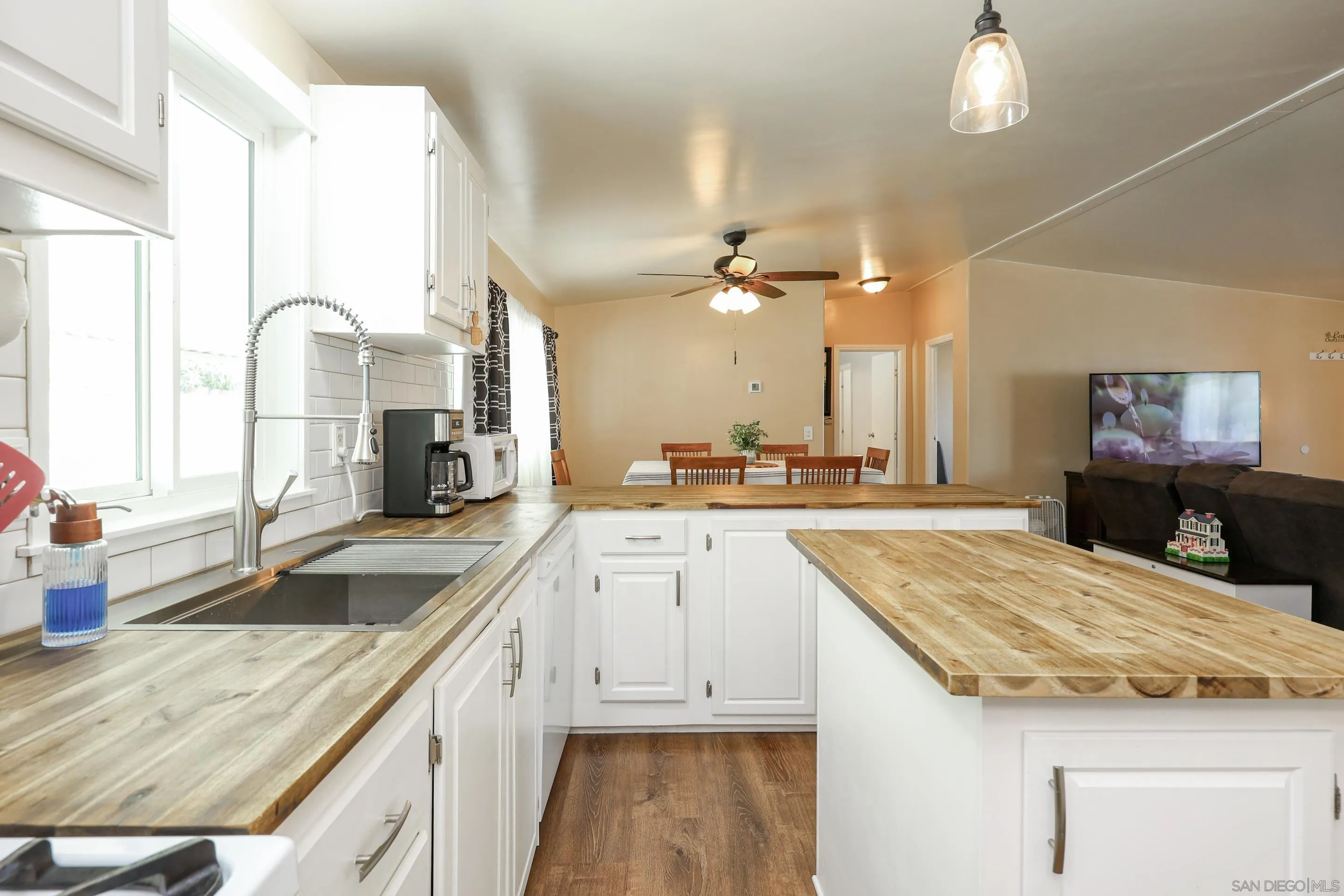 https://cdn.realtyfeed.com/cdn/127/260012213/f5d78c55982a76788df7eaab931887de.webp