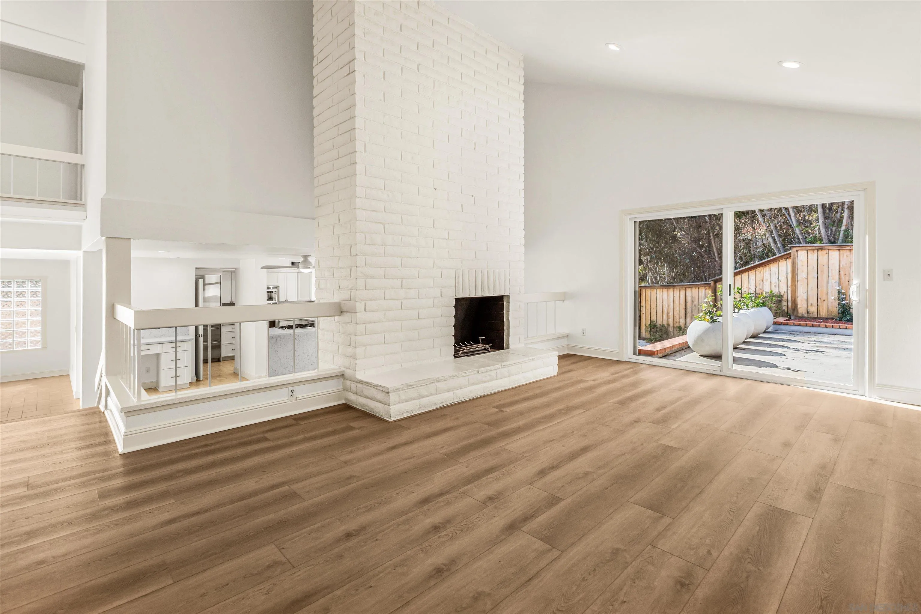 https://cdn.realtyfeed.com/cdn/127/260012225/01d3e3187b6e9db6446a118eb080e201.webp