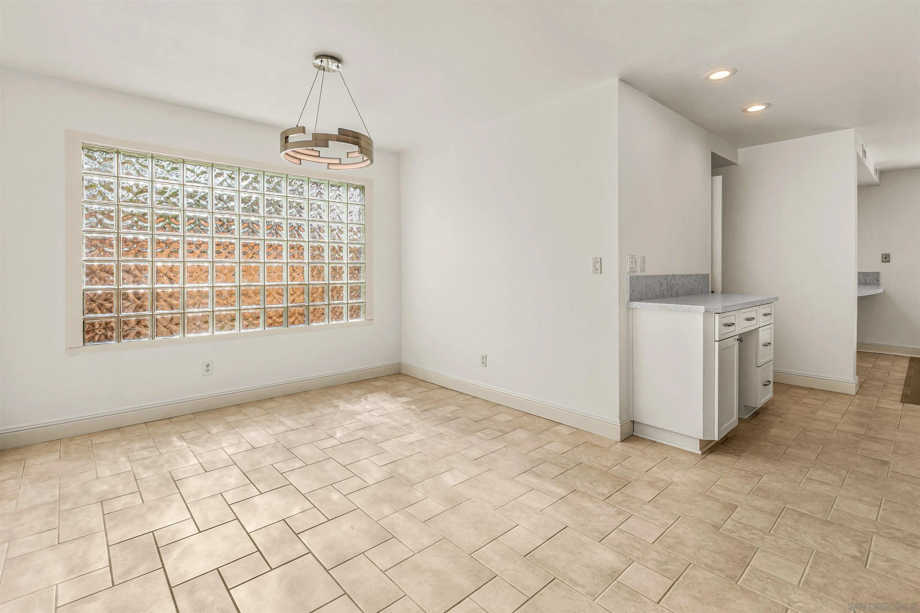https://cdn.realtyfeed.com/cdn/127/260012225/06c24079d345fa917e404b9580a1cd3d.webp