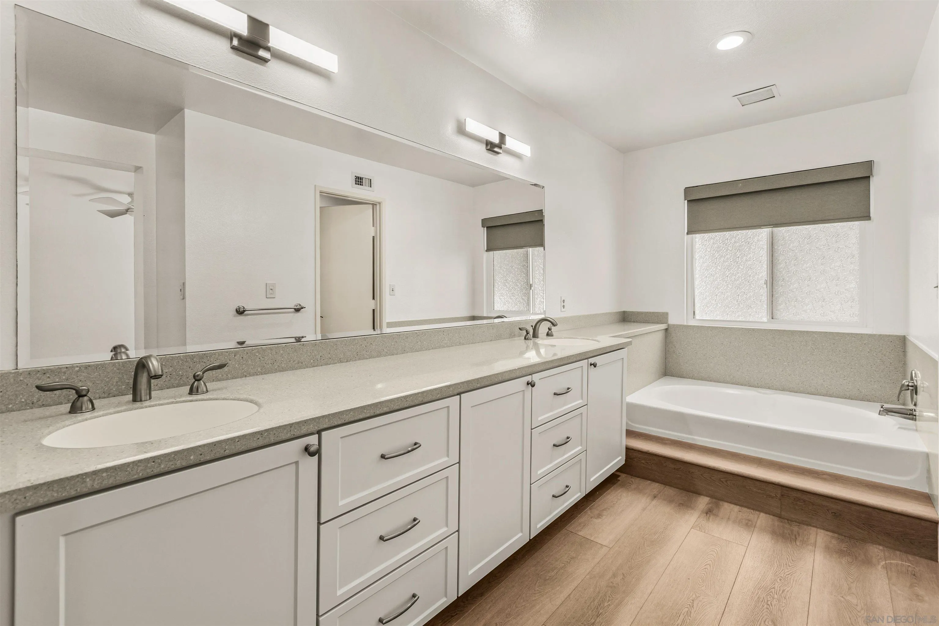 https://cdn.realtyfeed.com/cdn/127/260012225/1d41b30d581b5ac39299f06c87eb3f00.webp