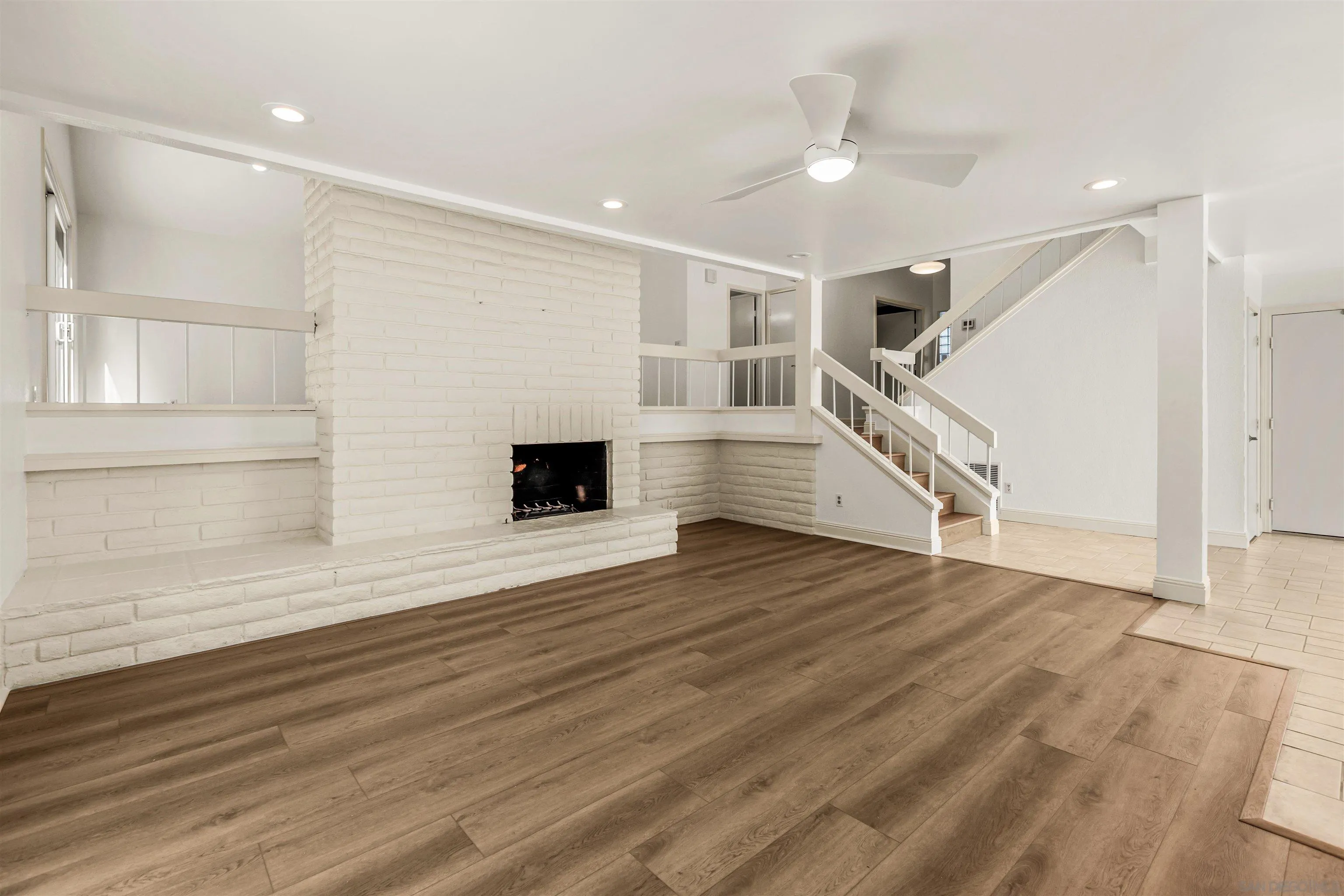 https://cdn.realtyfeed.com/cdn/127/260012225/2c74e75be6b4b87f6381087f9b1eef79.webp