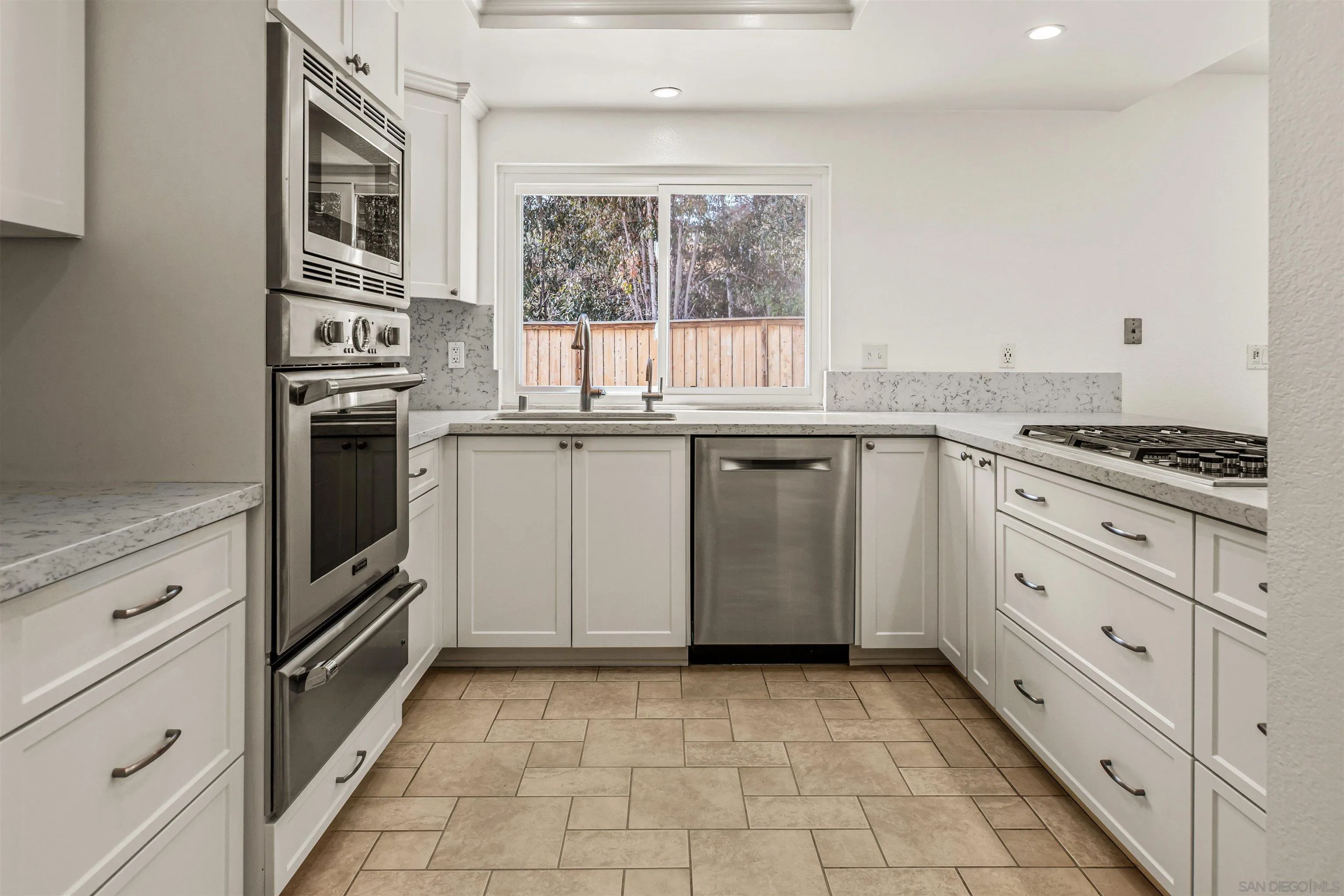 https://cdn.realtyfeed.com/cdn/127/260012225/35ce2f80a0e7284f79be0c2102ebe691.webp