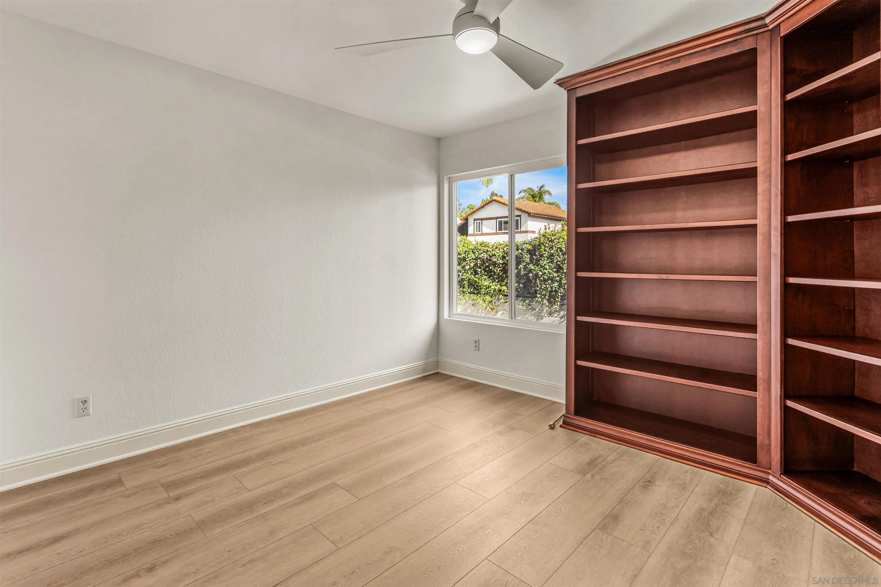 https://cdn.realtyfeed.com/cdn/127/260012225/b52940803eb466bc916dc766fecf714b.webp