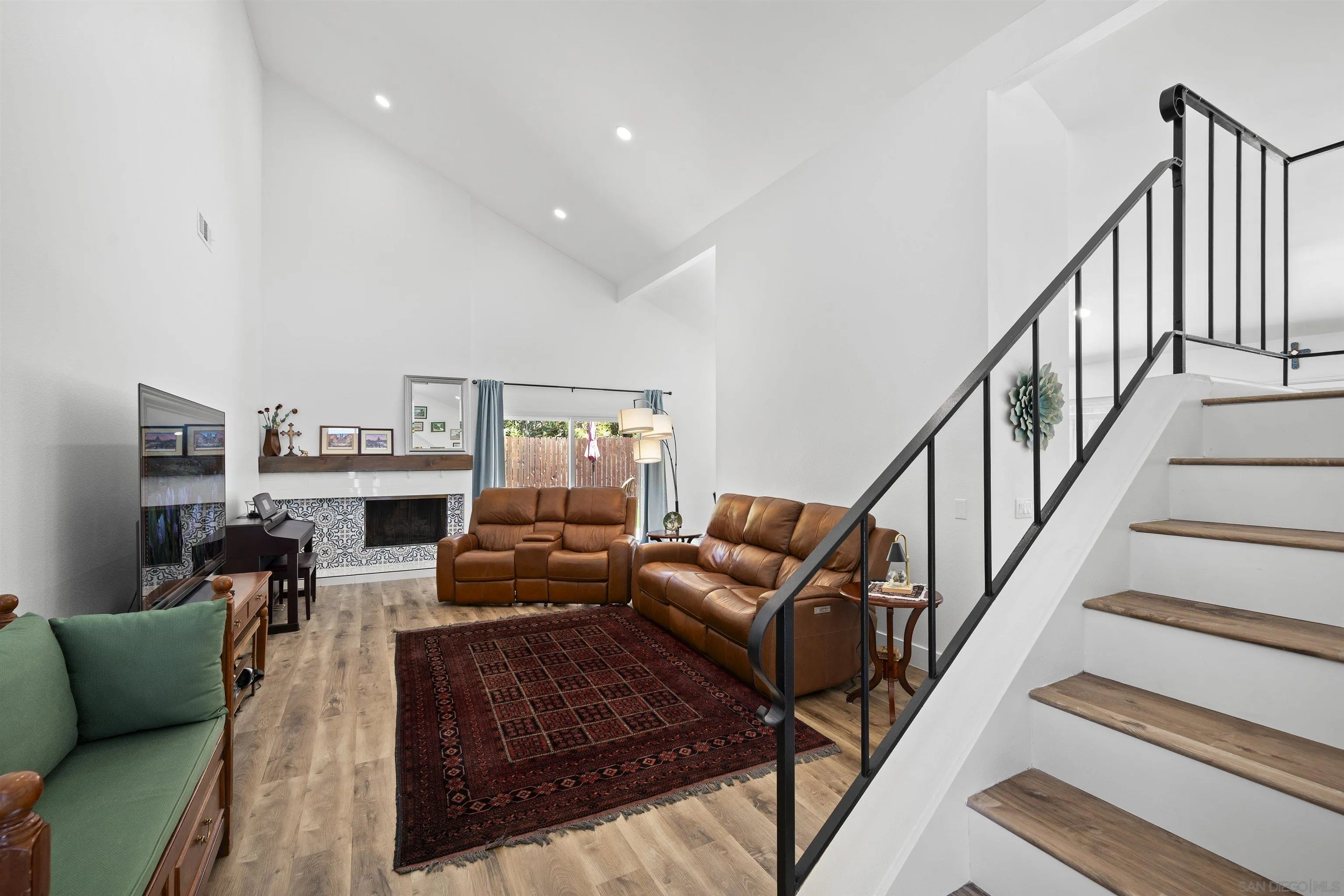 https://cdn.realtyfeed.com/cdn/127/260012227/0a8aca172eefdb69ba989efe04cb32b0.webp