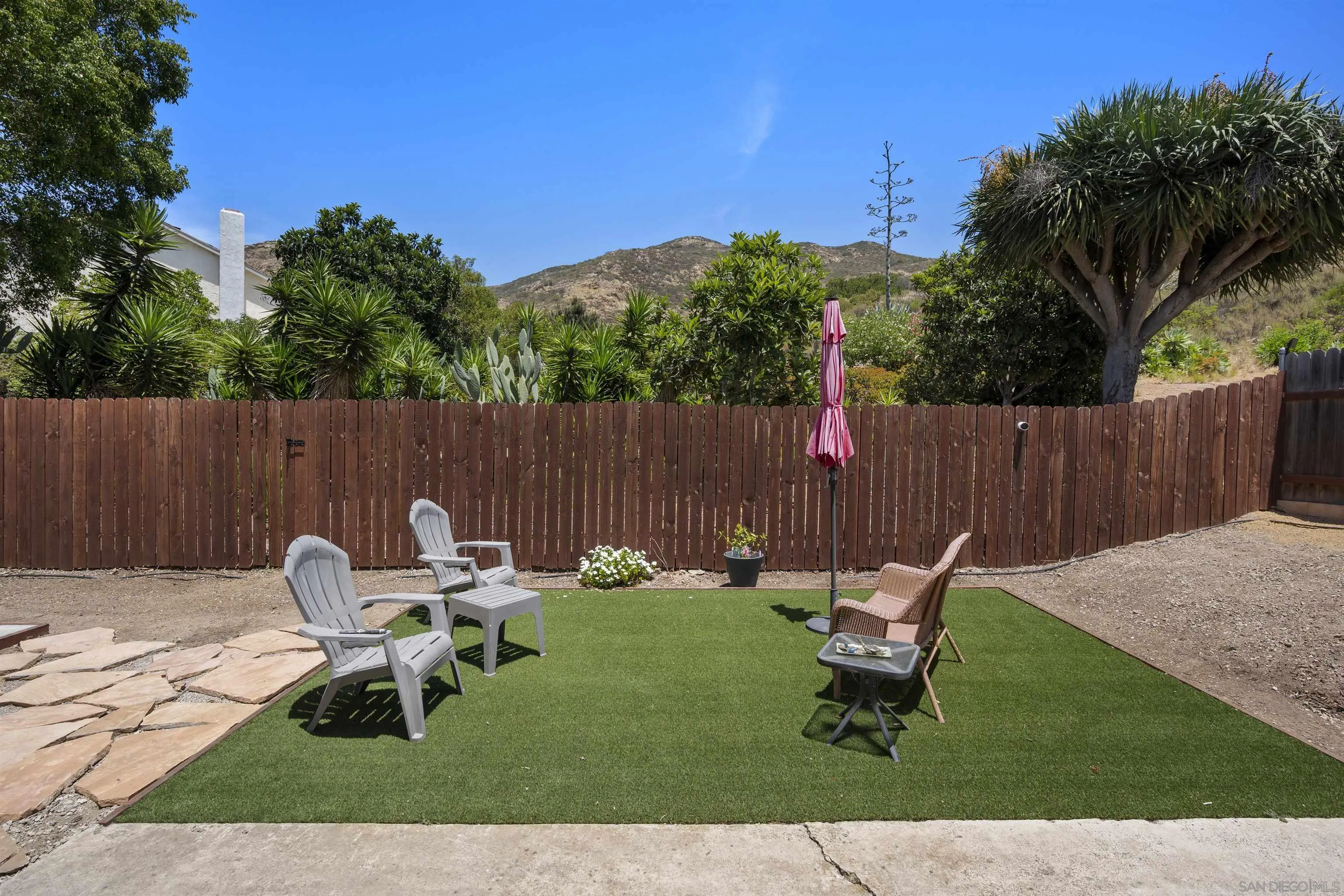 https://cdn.realtyfeed.com/cdn/127/260012227/1f90acceec51c85005c94d38ee2c3a27.webp