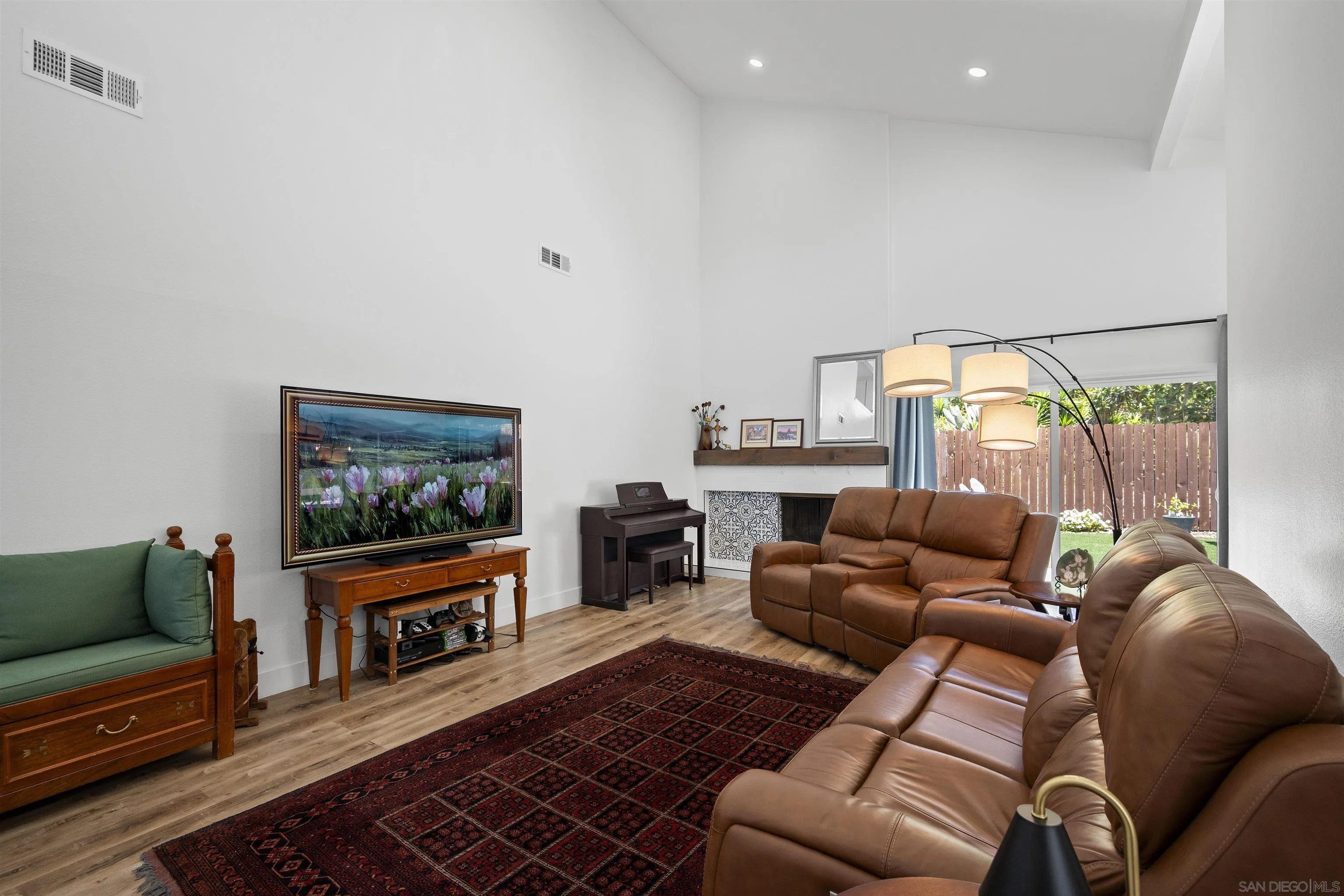 https://cdn.realtyfeed.com/cdn/127/260012227/7308bb71b8206bca27f93d29d0f861fb.webp