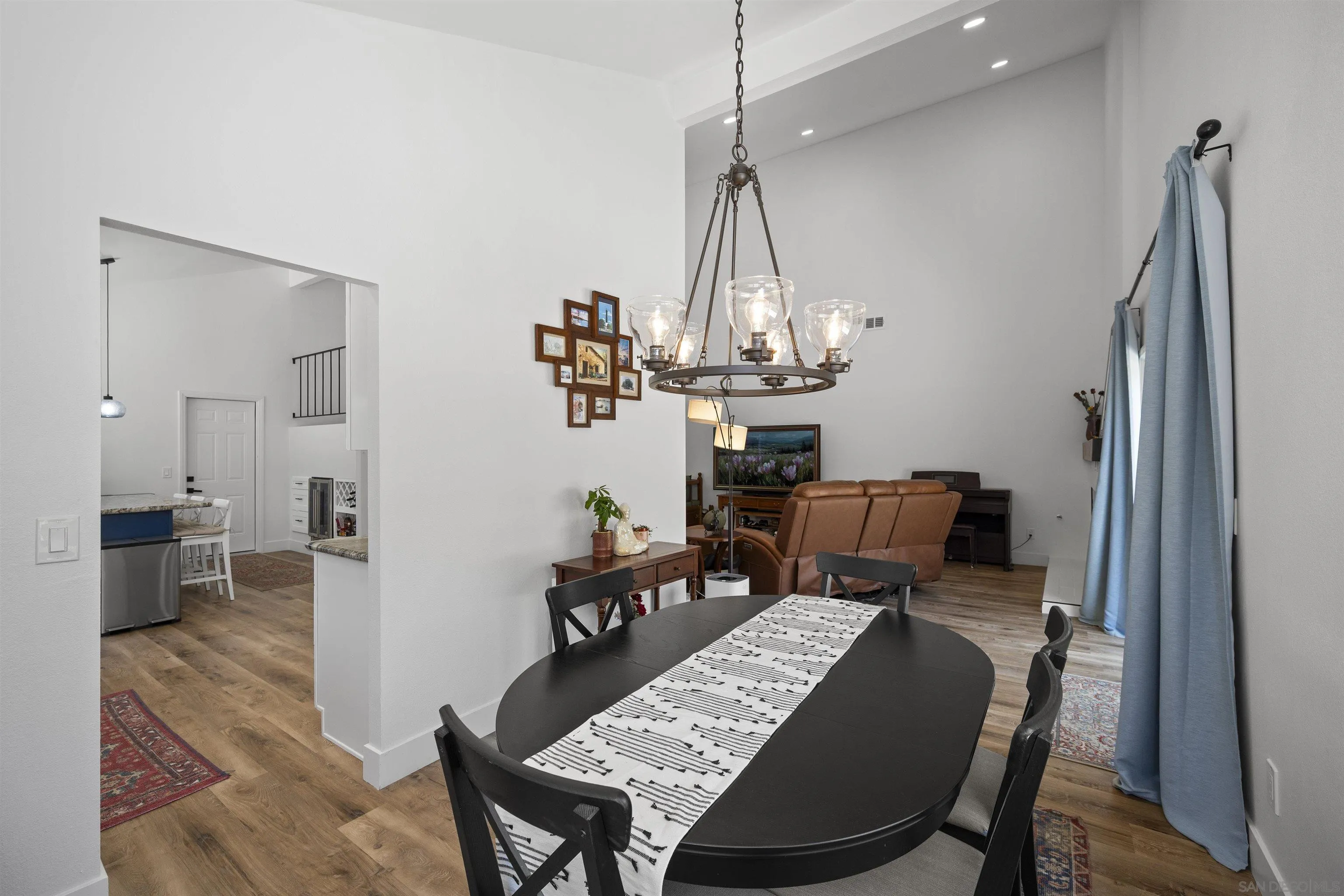 https://cdn.realtyfeed.com/cdn/127/260012227/75ad1c28e2030eca24e65d70beeb4fe5.webp