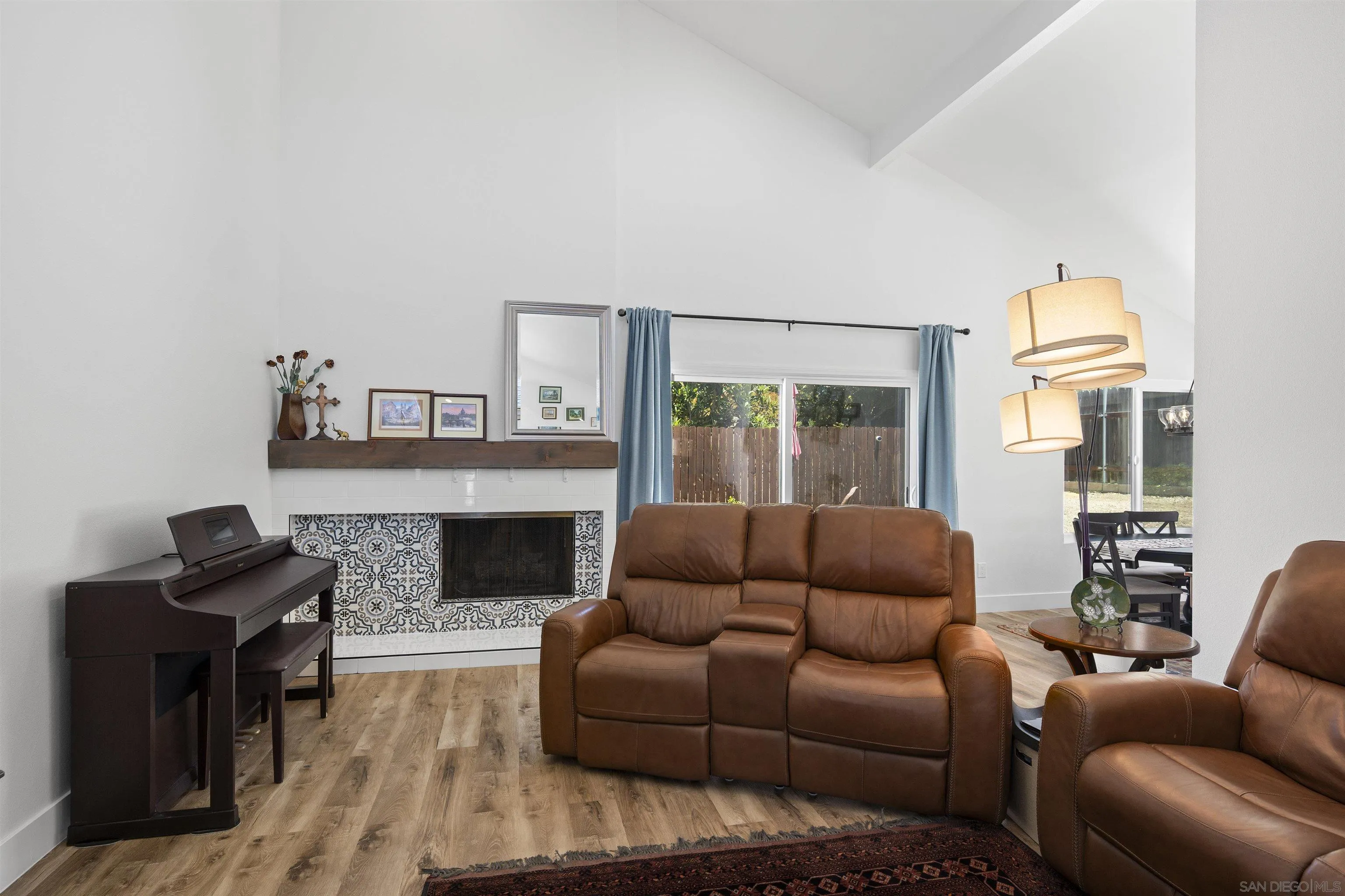 https://cdn.realtyfeed.com/cdn/127/260012227/89d26f7e1e4680ccc5c9328d3f3800ff.webp