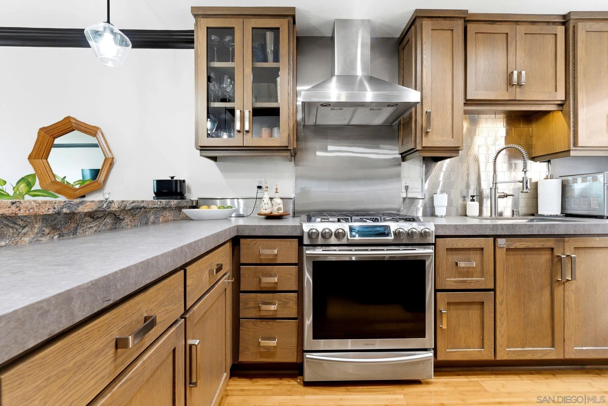 Photo #8: 260012229 Listing: Photo #8