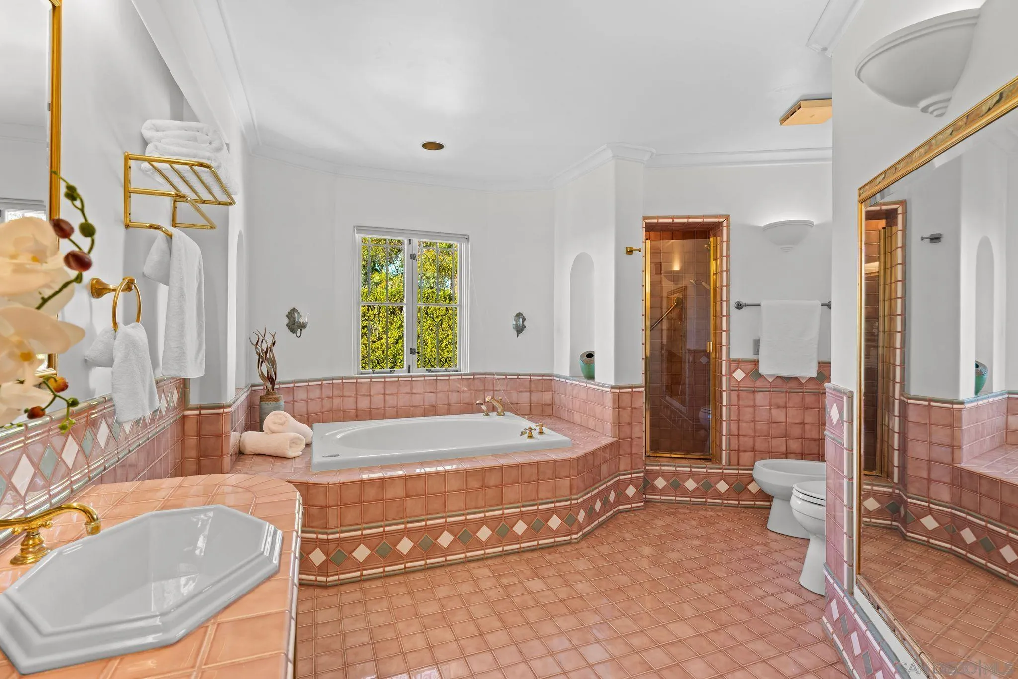 https://cdn.realtyfeed.com/cdn/127/260012230/af1994b81439a1bd95f23dd81ea1bb56.webp