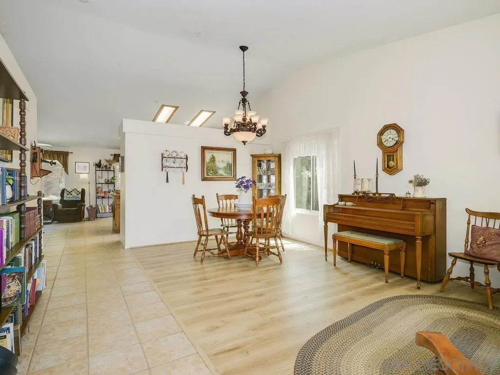 https://cdn.realtyfeed.com/cdn/127/260012233/4a3c6e63c91f82368c6016f15436ef54.webp
