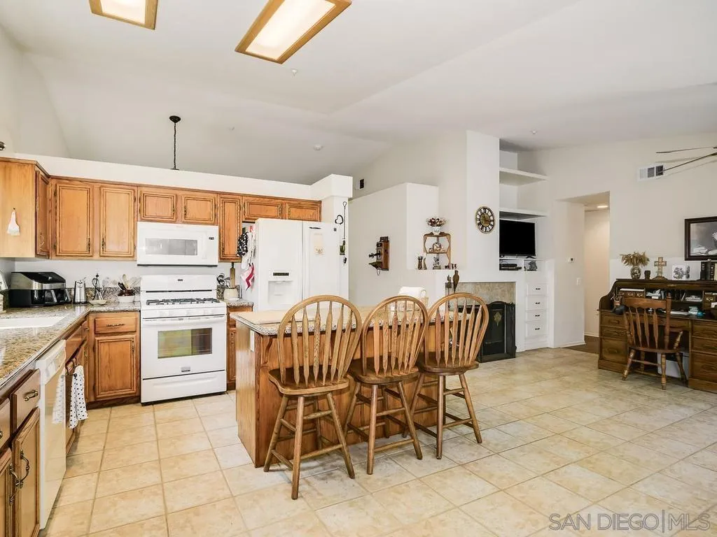 https://cdn.realtyfeed.com/cdn/127/260012233/62bc82aecc1c3bd2b0f3d299d4f696f5.webp