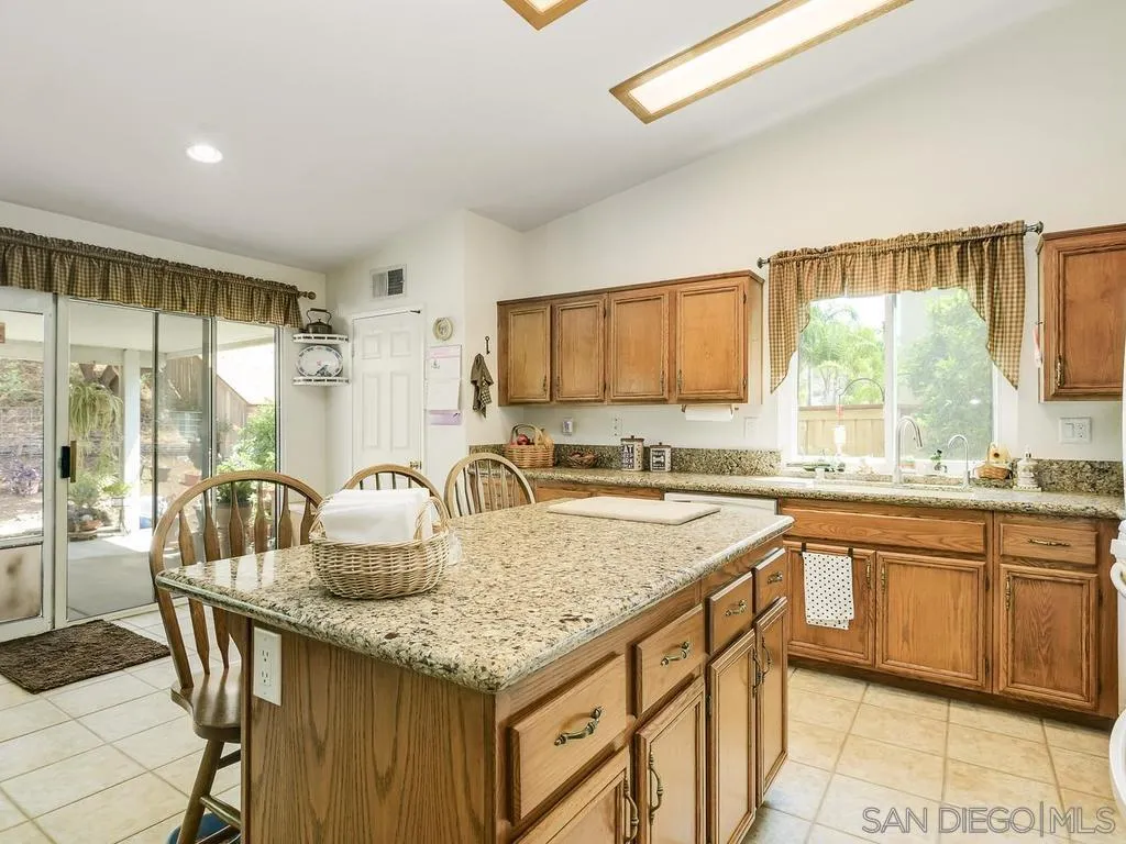 https://cdn.realtyfeed.com/cdn/127/260012233/cb83146b4f9b713e465429270c8c31bc.webp